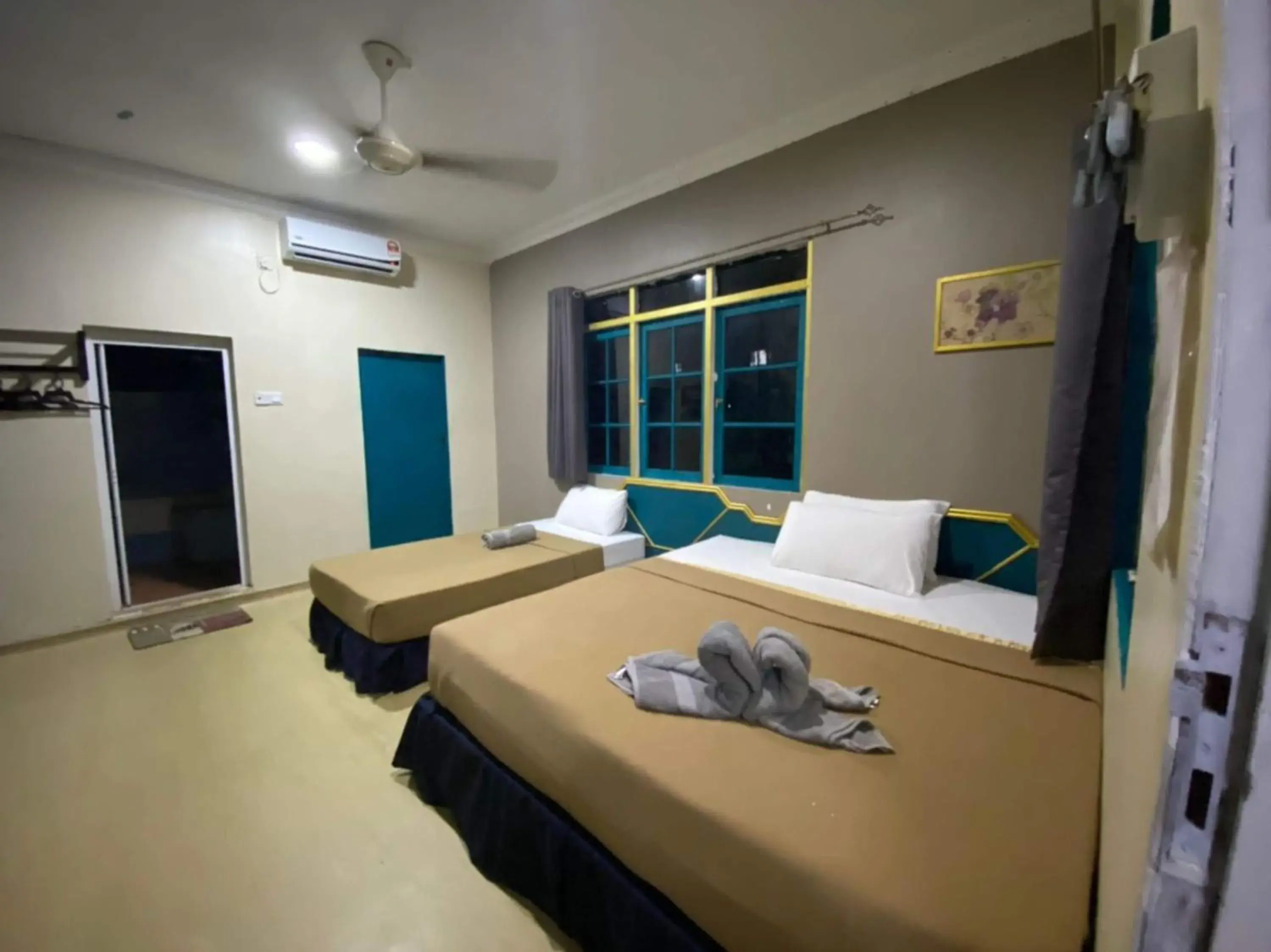 Bedroom, Bed in Capital O 91017 Tuba Beach Resort @ Pulau Tuba Bedroom, Bed in Capital O 91017 Tuba Beach Resort @ Pulau Tuba