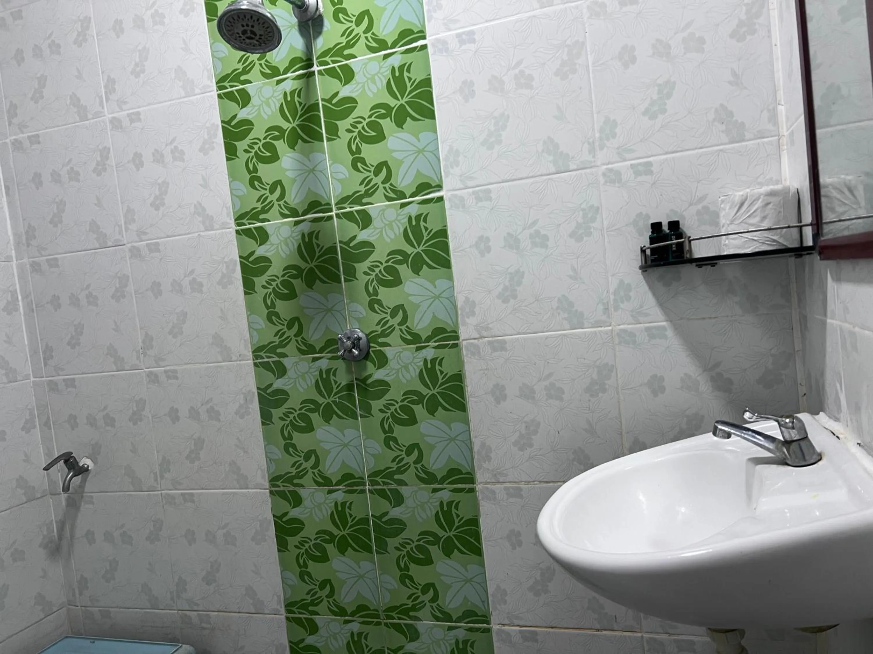 Bathroom in Capital O 91017 Tuba Beach Resort @ Pulau Tuba