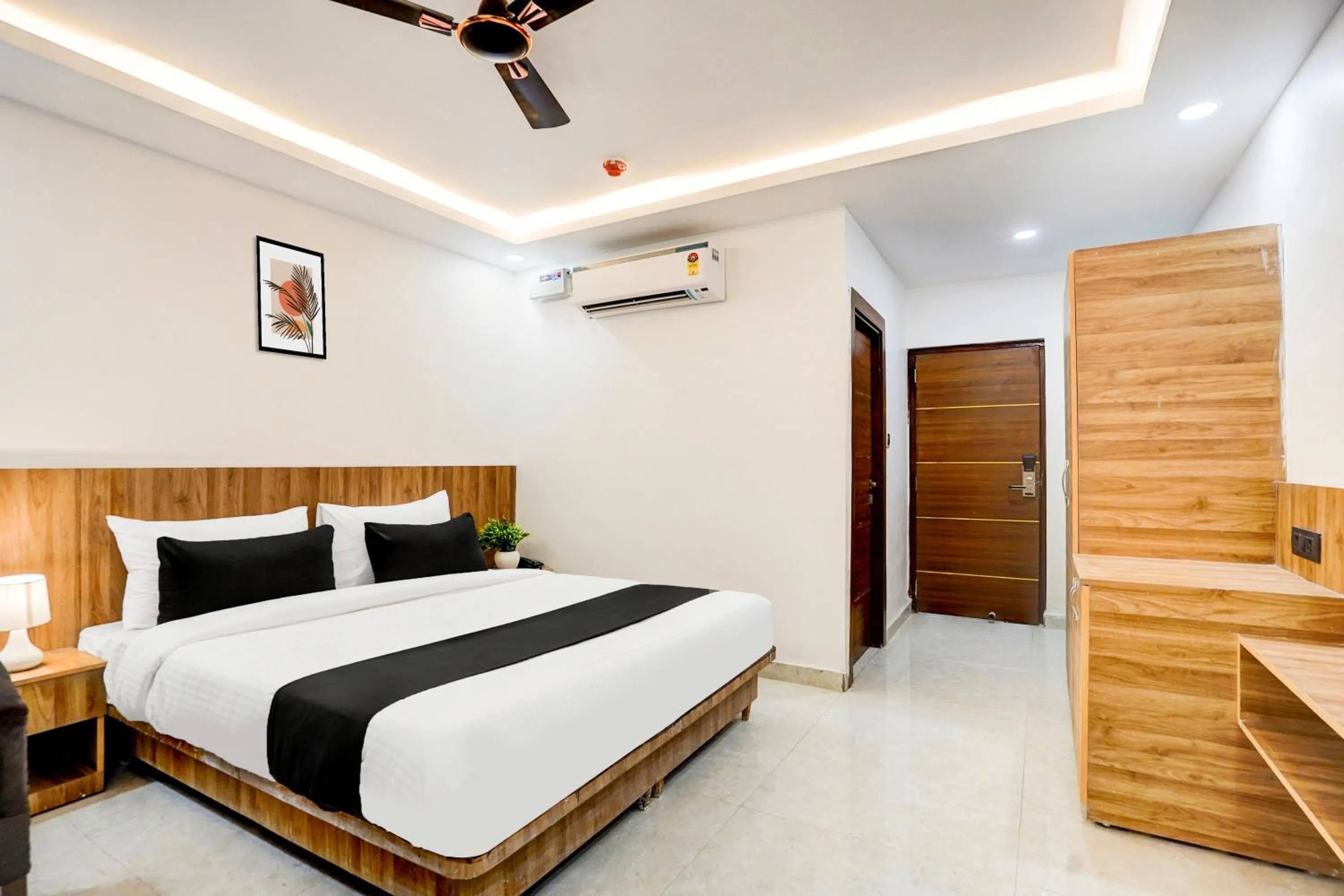 Bedroom, Bed in Townhouse GRAND ADDRESS HOTEL AND BANQUET