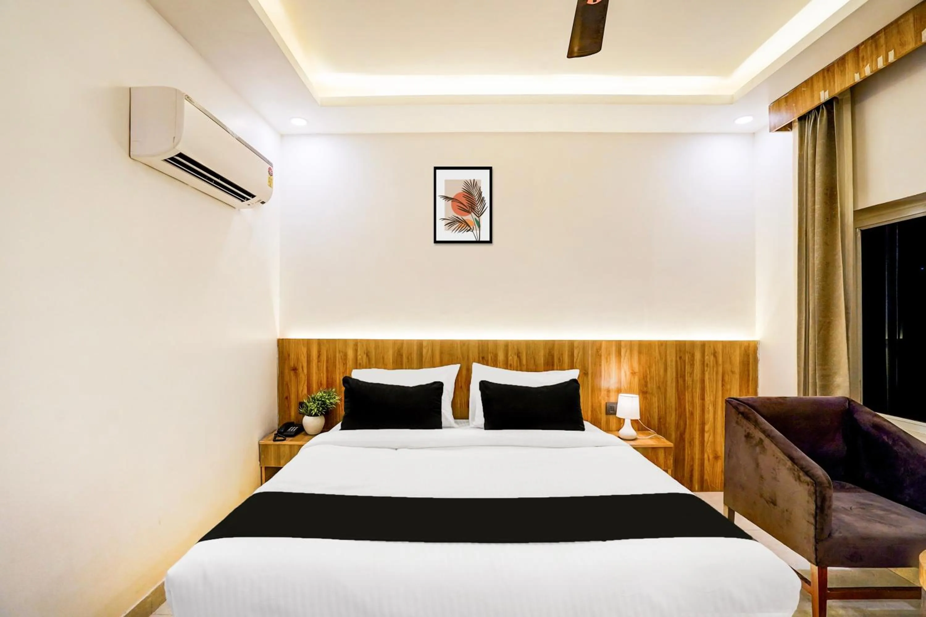 Bedroom, Bed in Townhouse GRAND ADDRESS HOTEL AND BANQUET