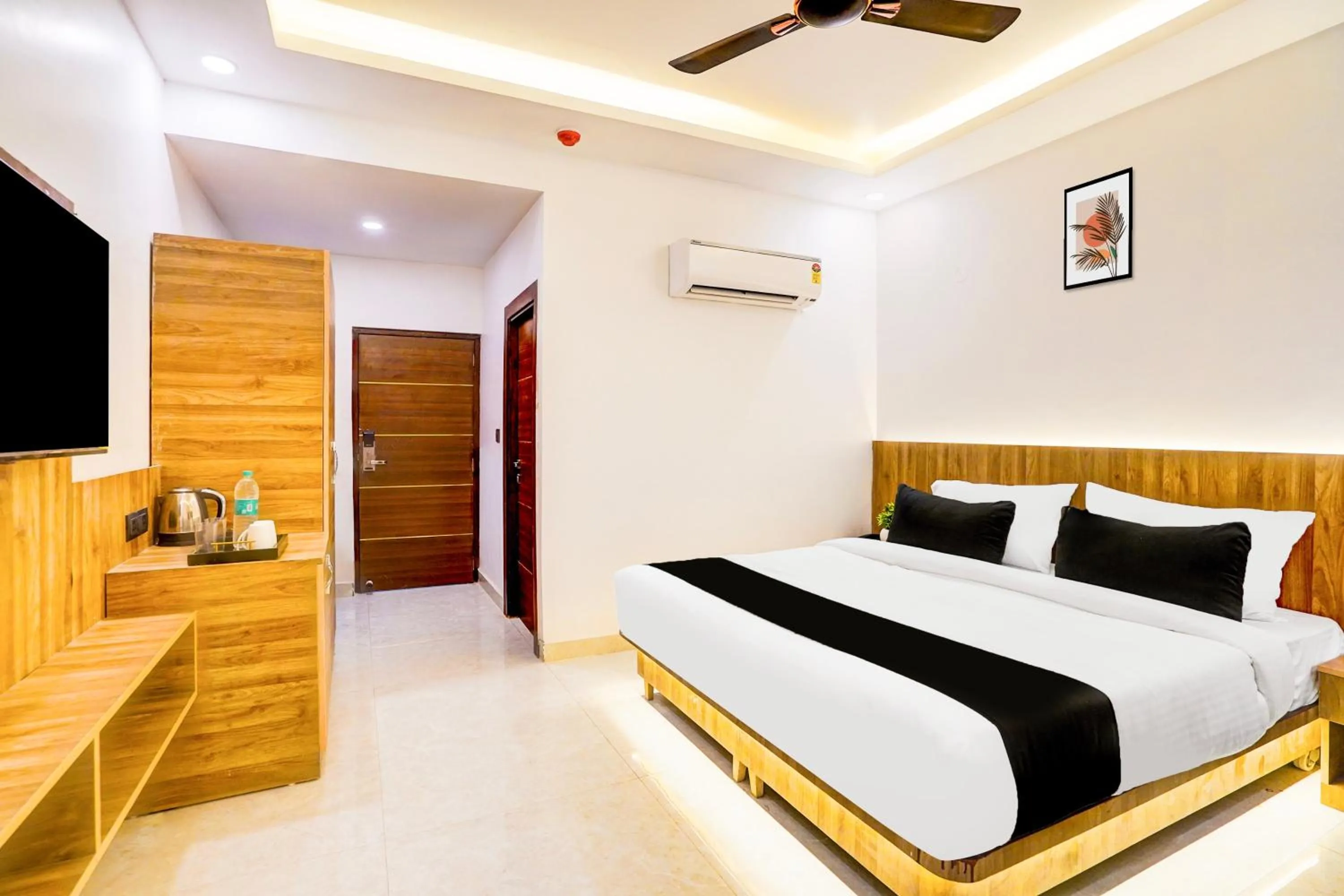 Bedroom, Bed in Townhouse GRAND ADDRESS HOTEL AND BANQUET