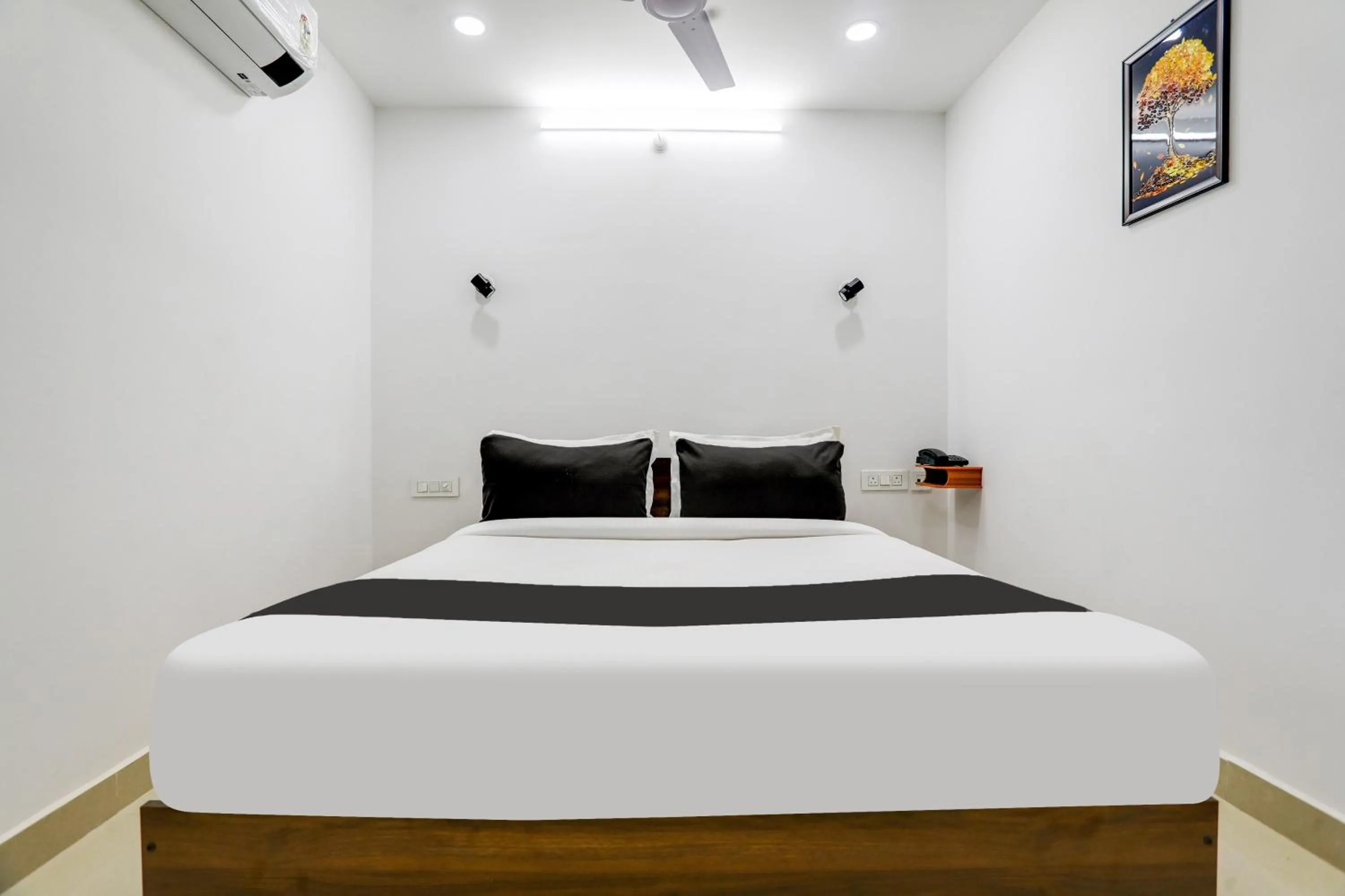 Bedroom, Bed in Super Collection O De Alphabet Hotel