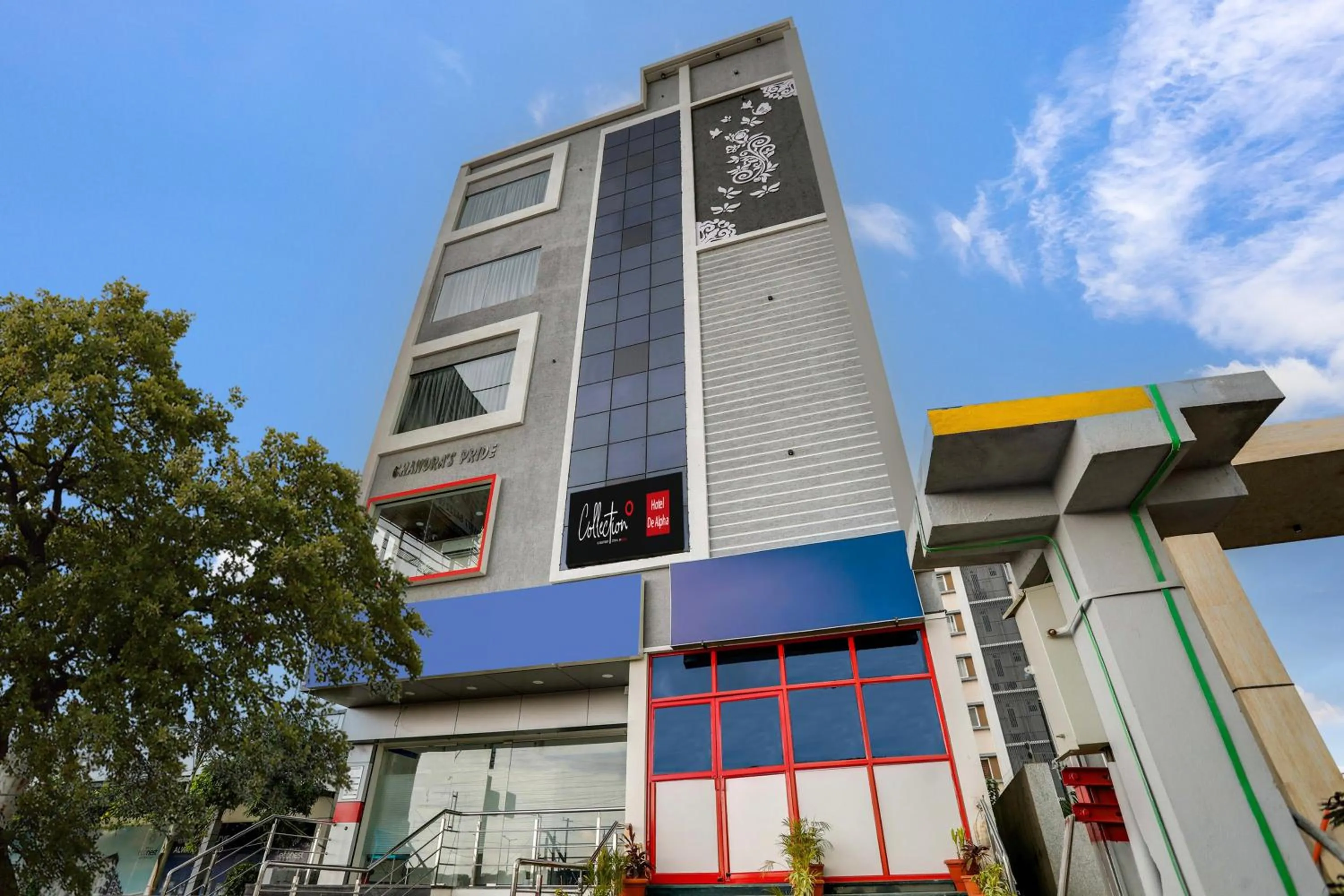 Facade/entrance in Super Collection O De Alphabet Hotel