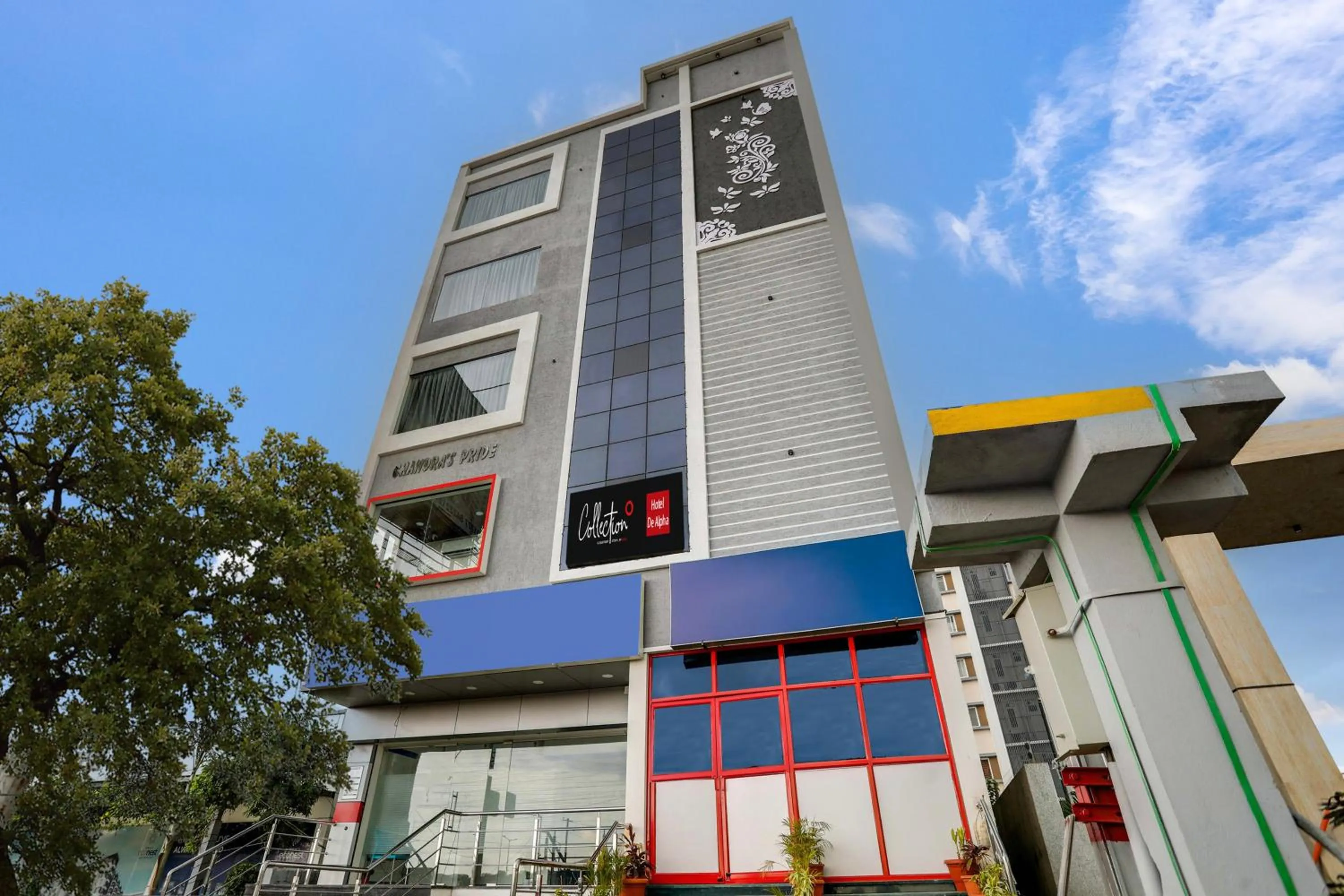 Facade/entrance in Super Collection O De Alphabet Hotel