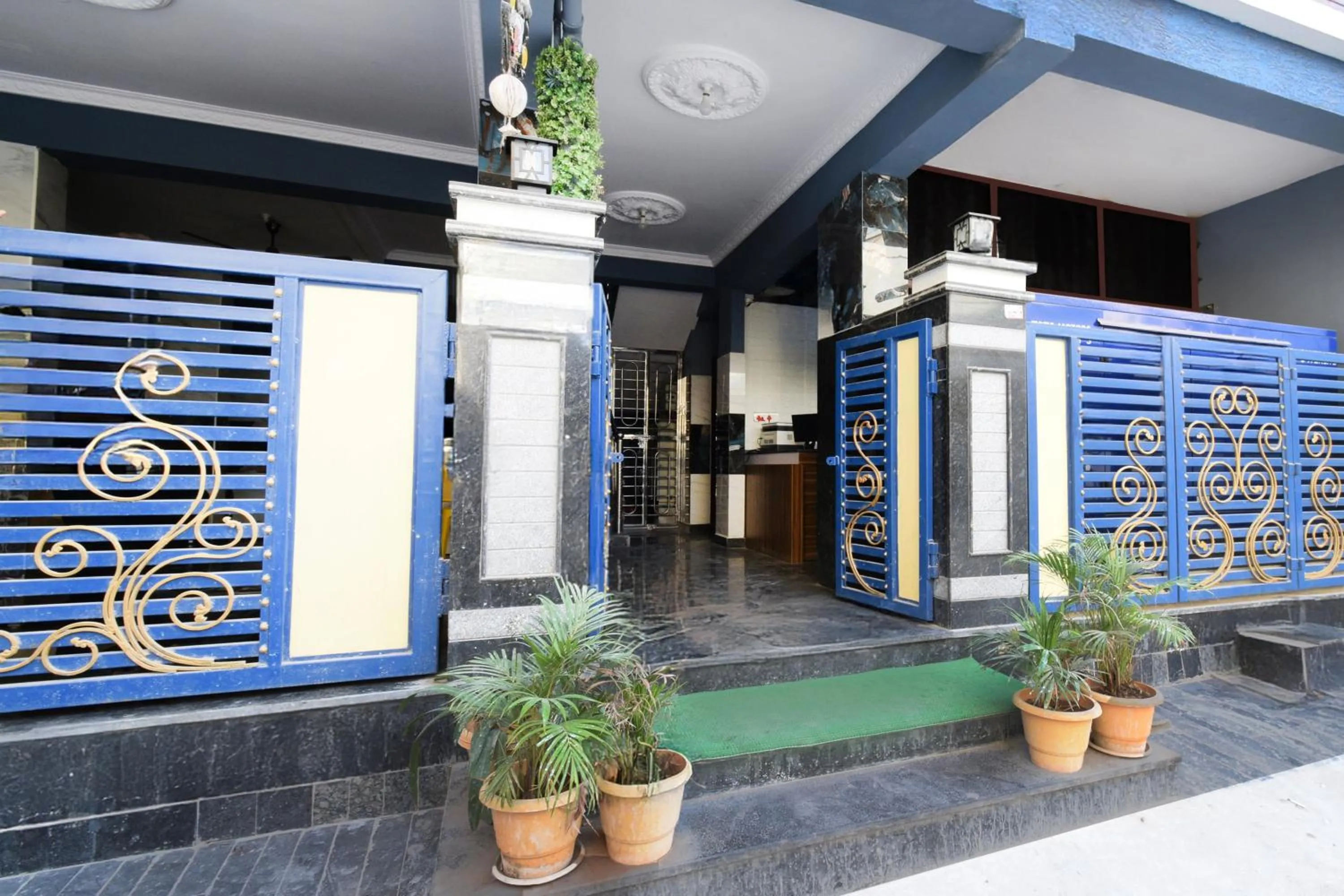 Facade/entrance in Super Townhouse Hitech City Near Yashoda Hospital