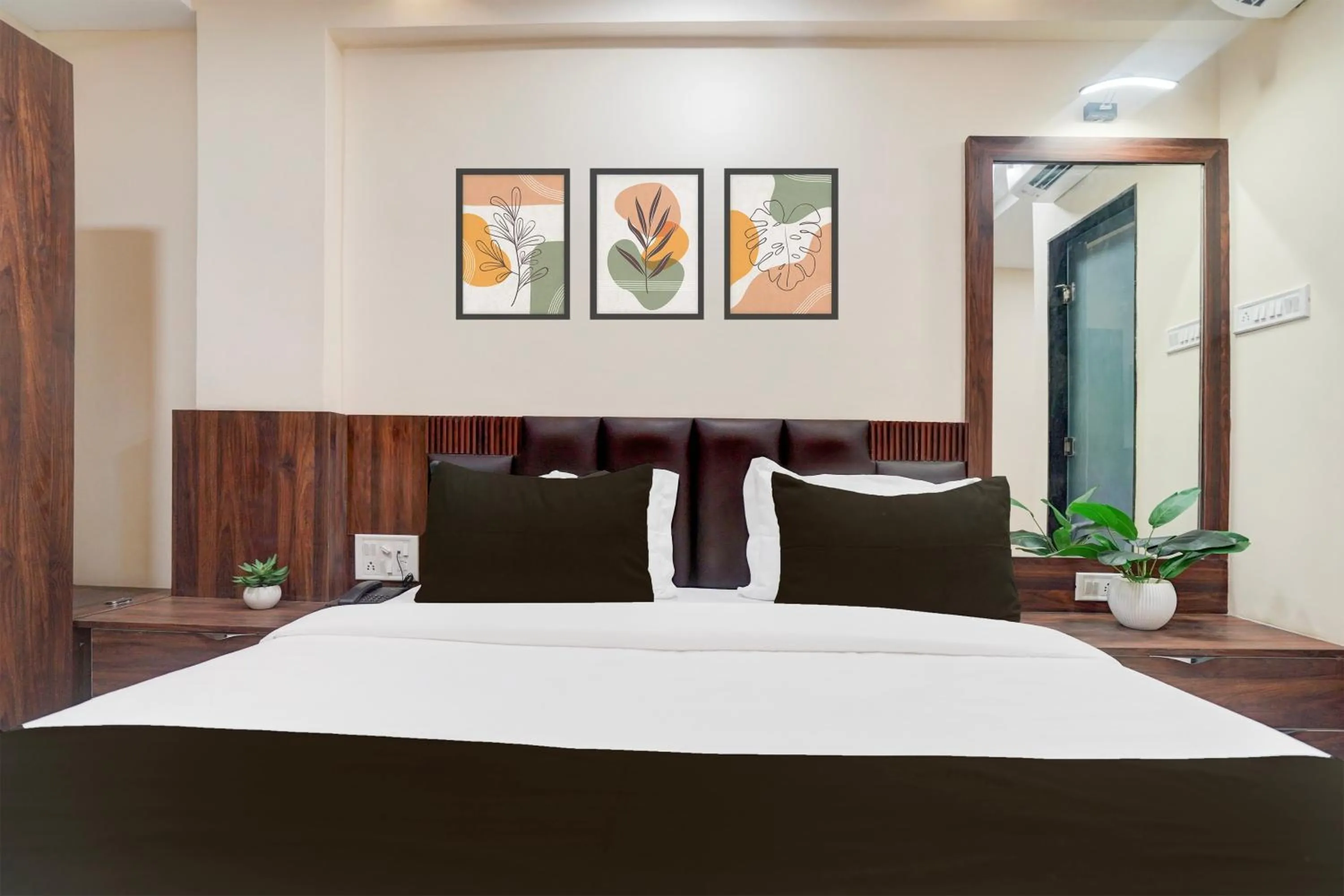 Bedroom, Bed in Hotel O Lakshya