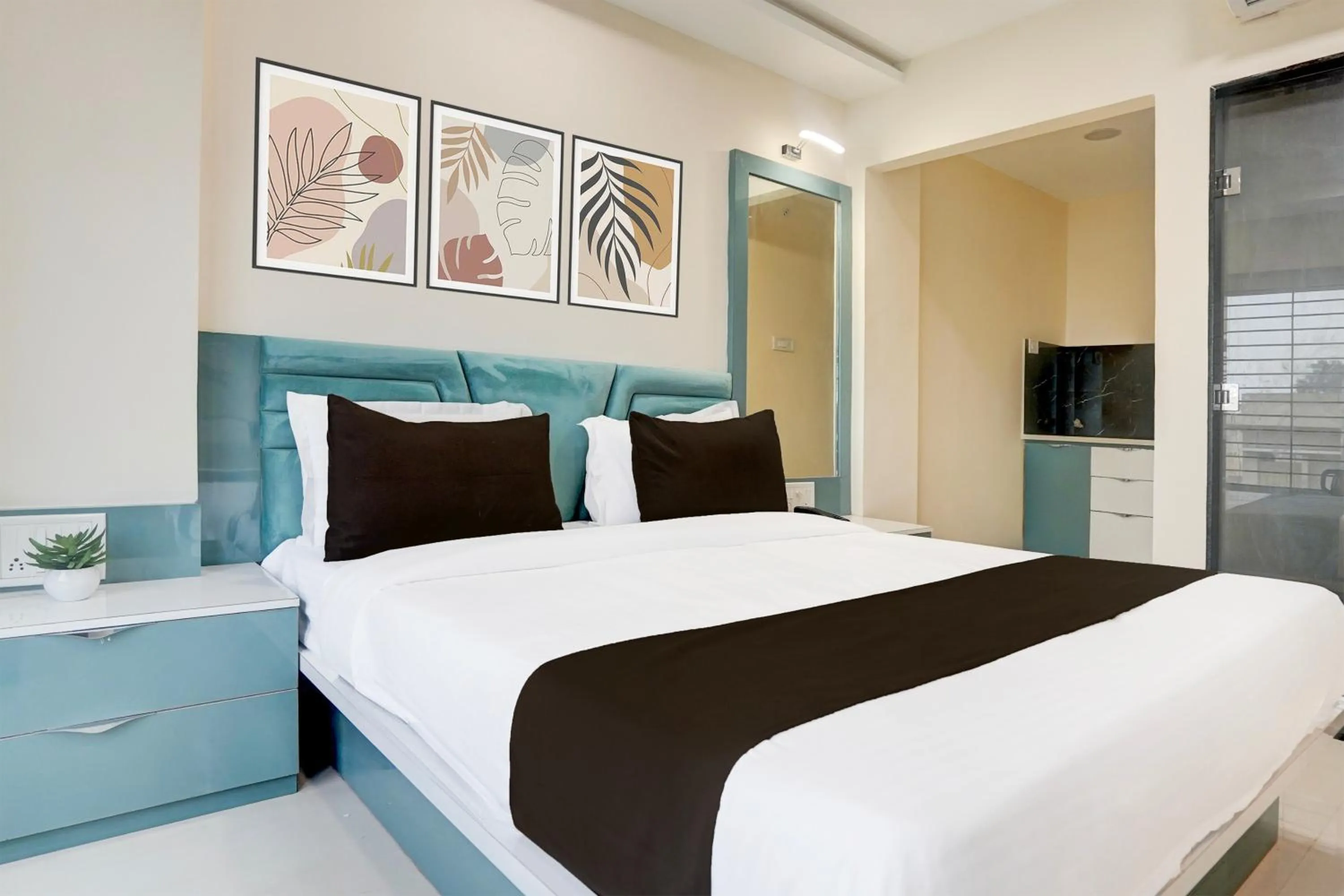 Bedroom, Bed in Hotel O Lakshya