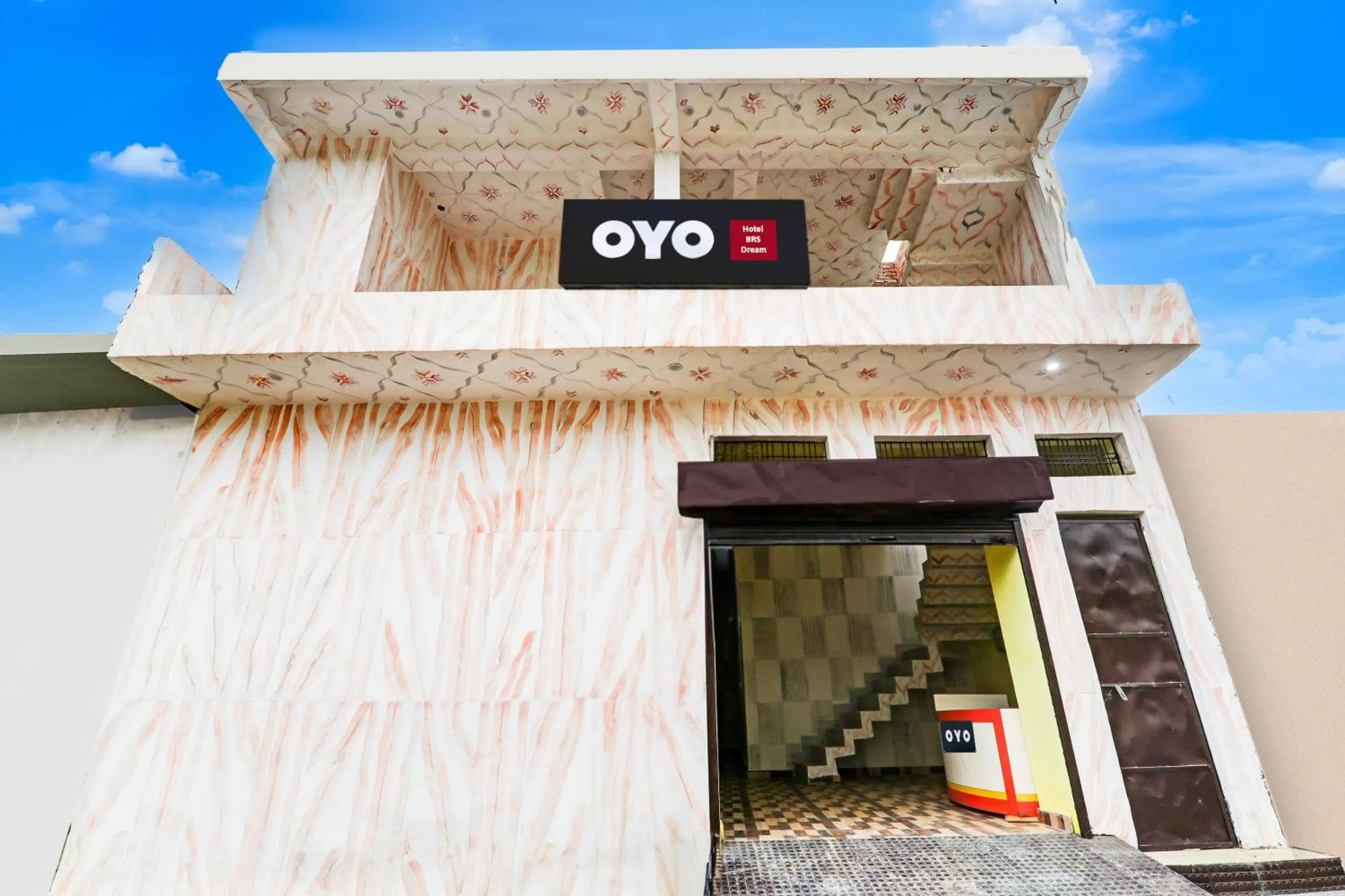 Facade/entrance in Hotel O by OYO BRS Dream