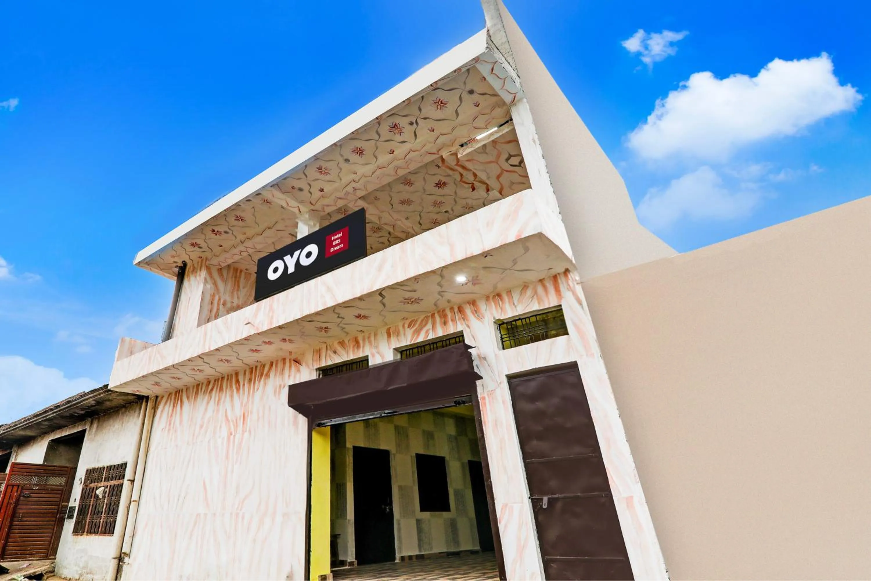 Facade/entrance in Hotel O by OYO BRS Dream