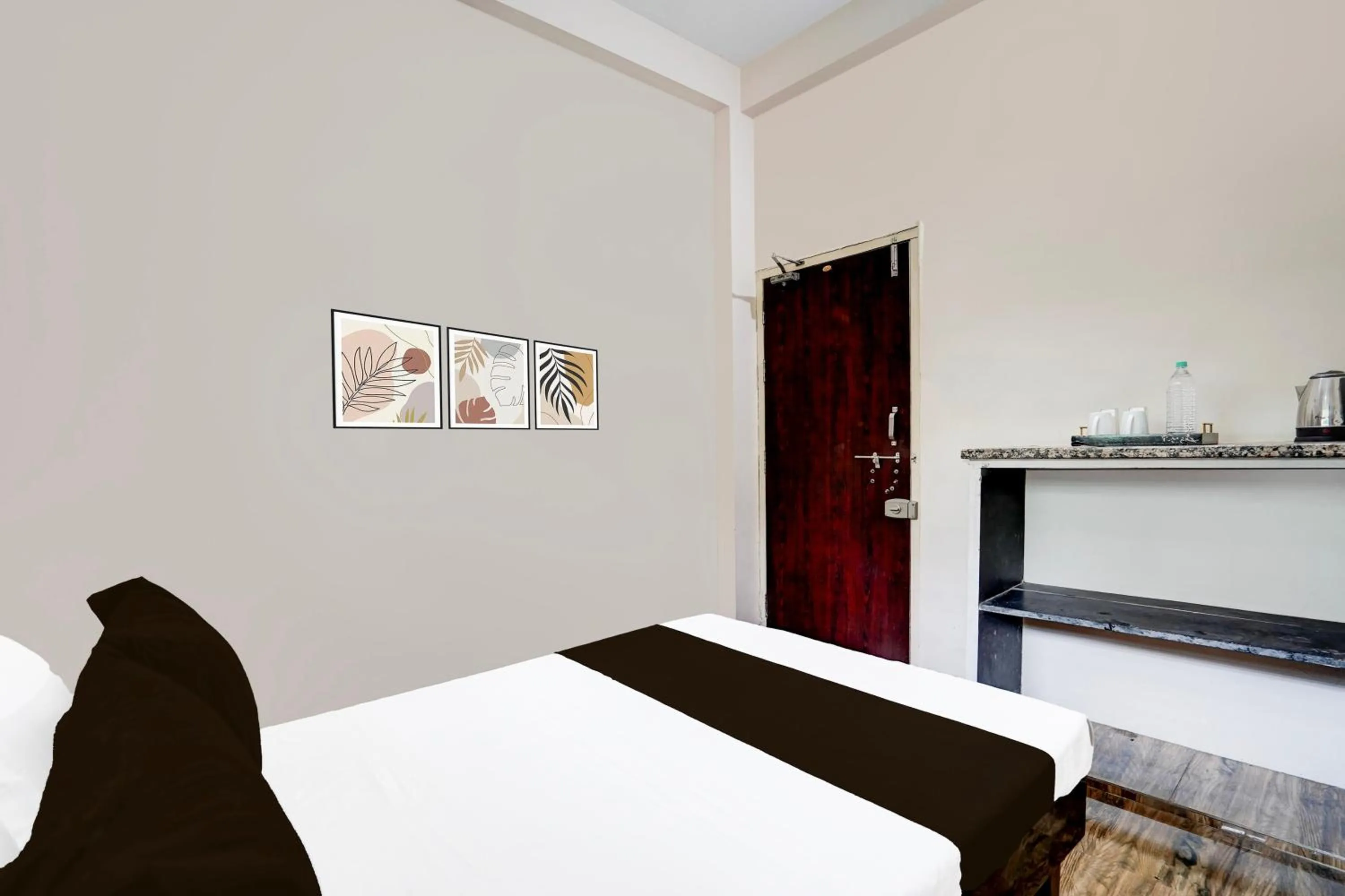 Bedroom, Bed in Hotel O Oyasis.in