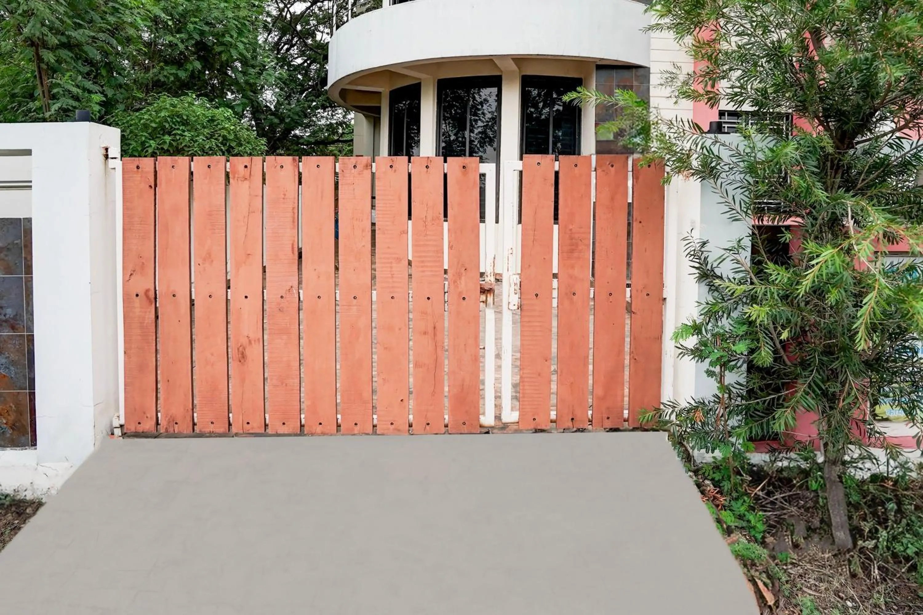 Facade/entrance in Hotel O Oyasis.in