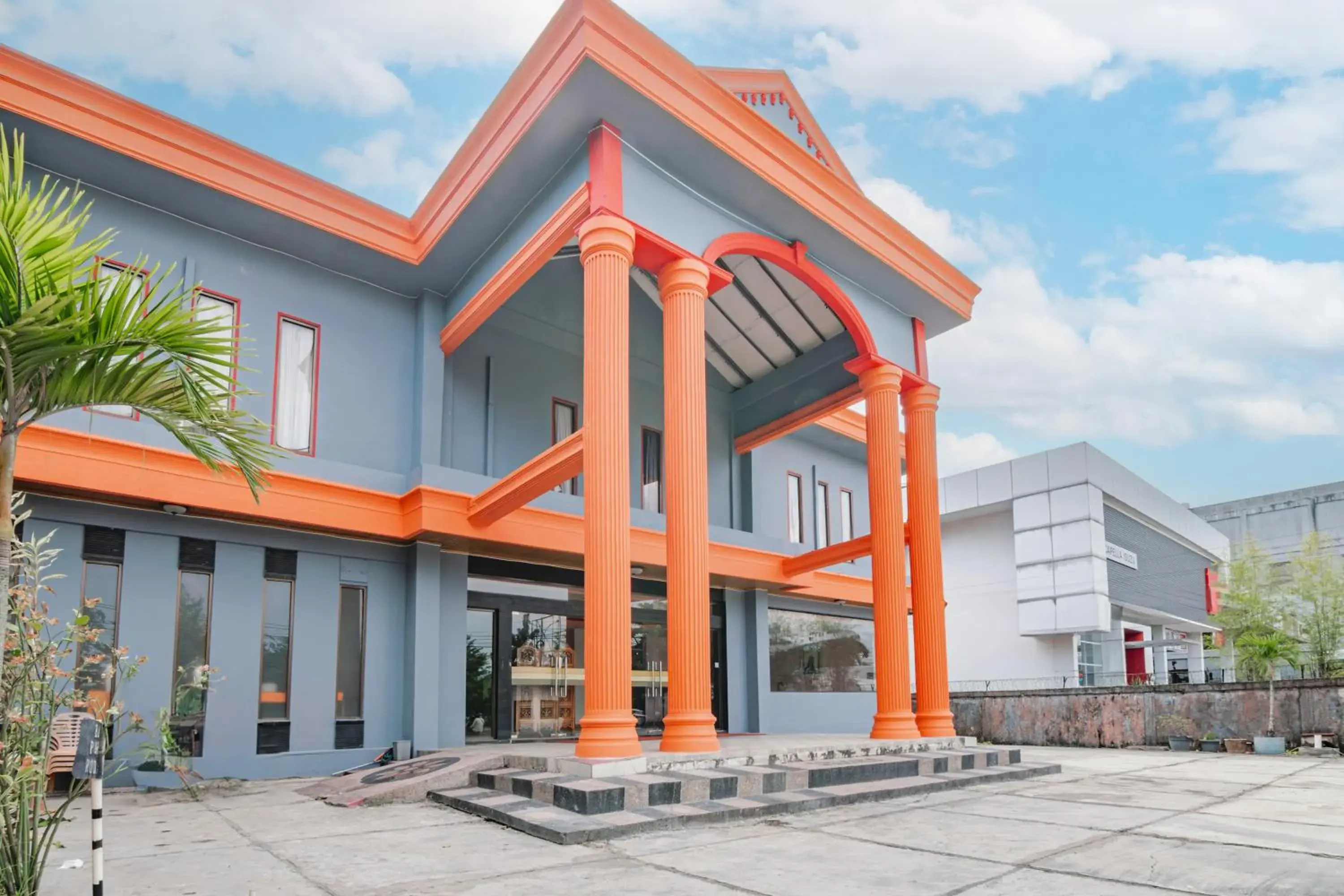 Property building in Collection O Olgaria Hotel Near Living World Pekanbaru Property building in Collection O Olgaria Hotel Near Living World Pekanbaru