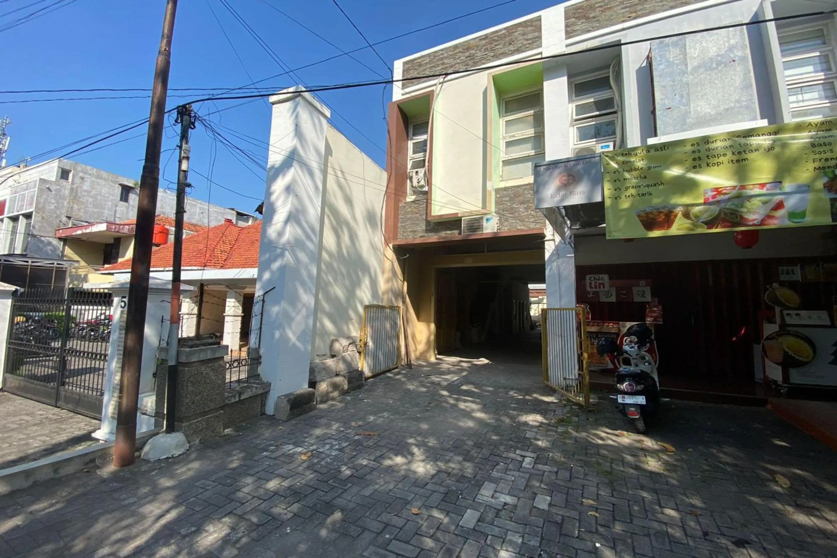 Facade/entrance in Hotel O Sweet Home Residence Simpang Lima