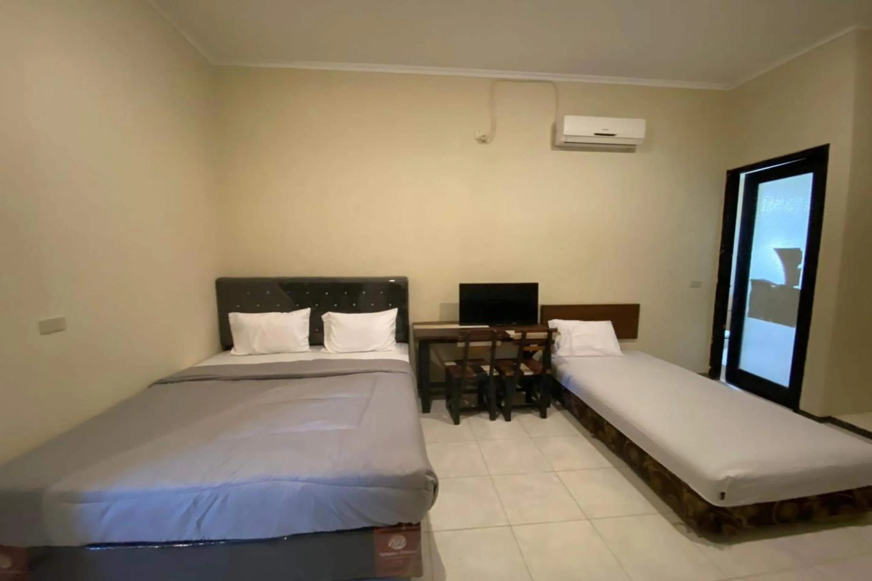 Bedroom, Bed in Hotel O Sweet Home Residence Simpang Lima