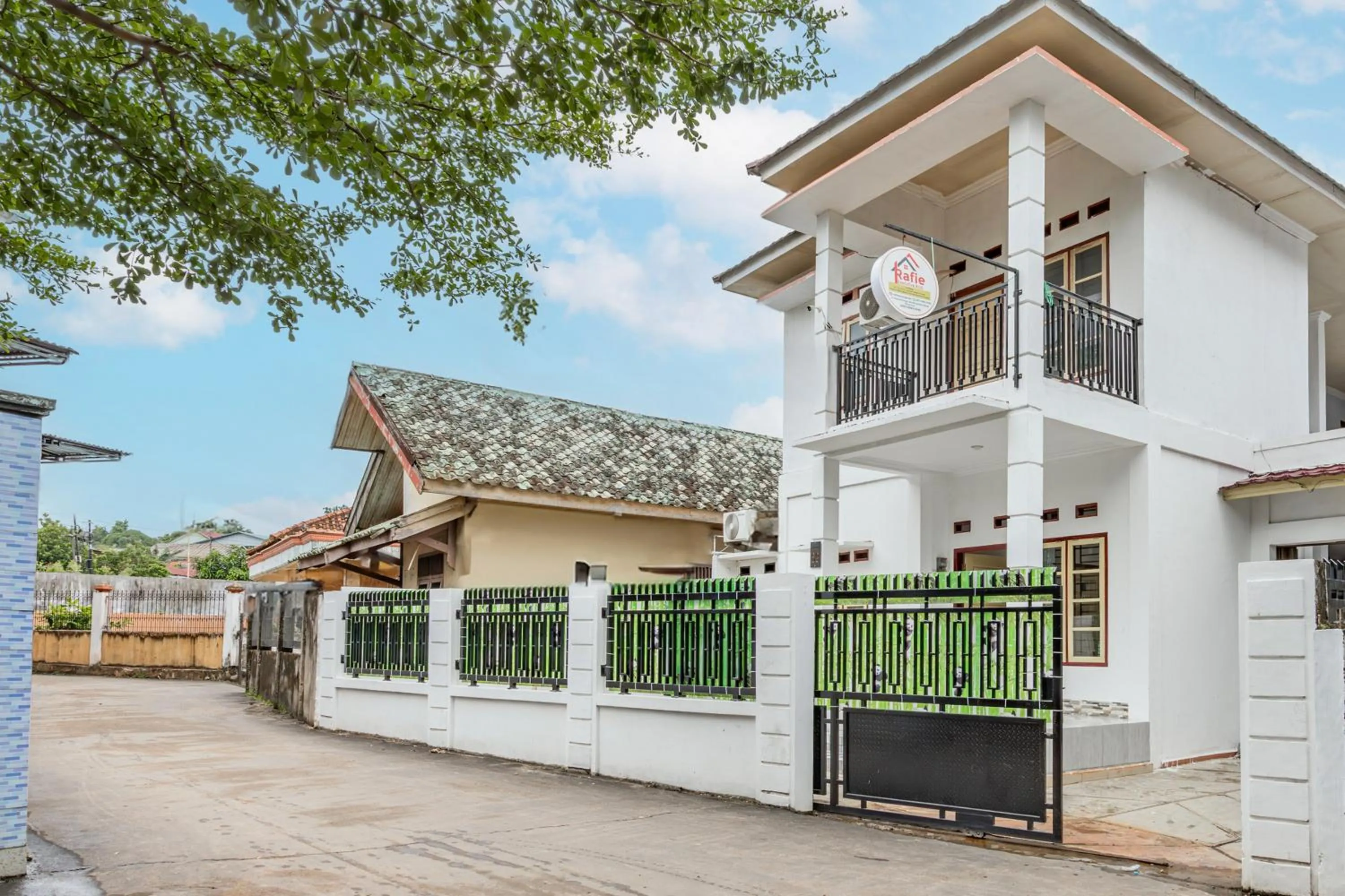 Facade/entrance in Hotel O Rafie Exclusive 2 Syariah