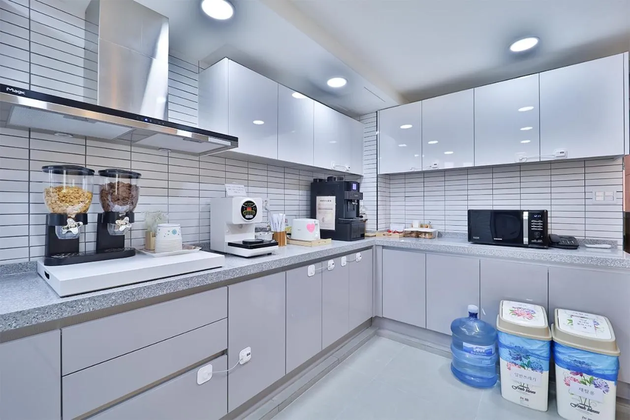 Restaurant/places to eat in Rubato Hotel Ulsan Junggu