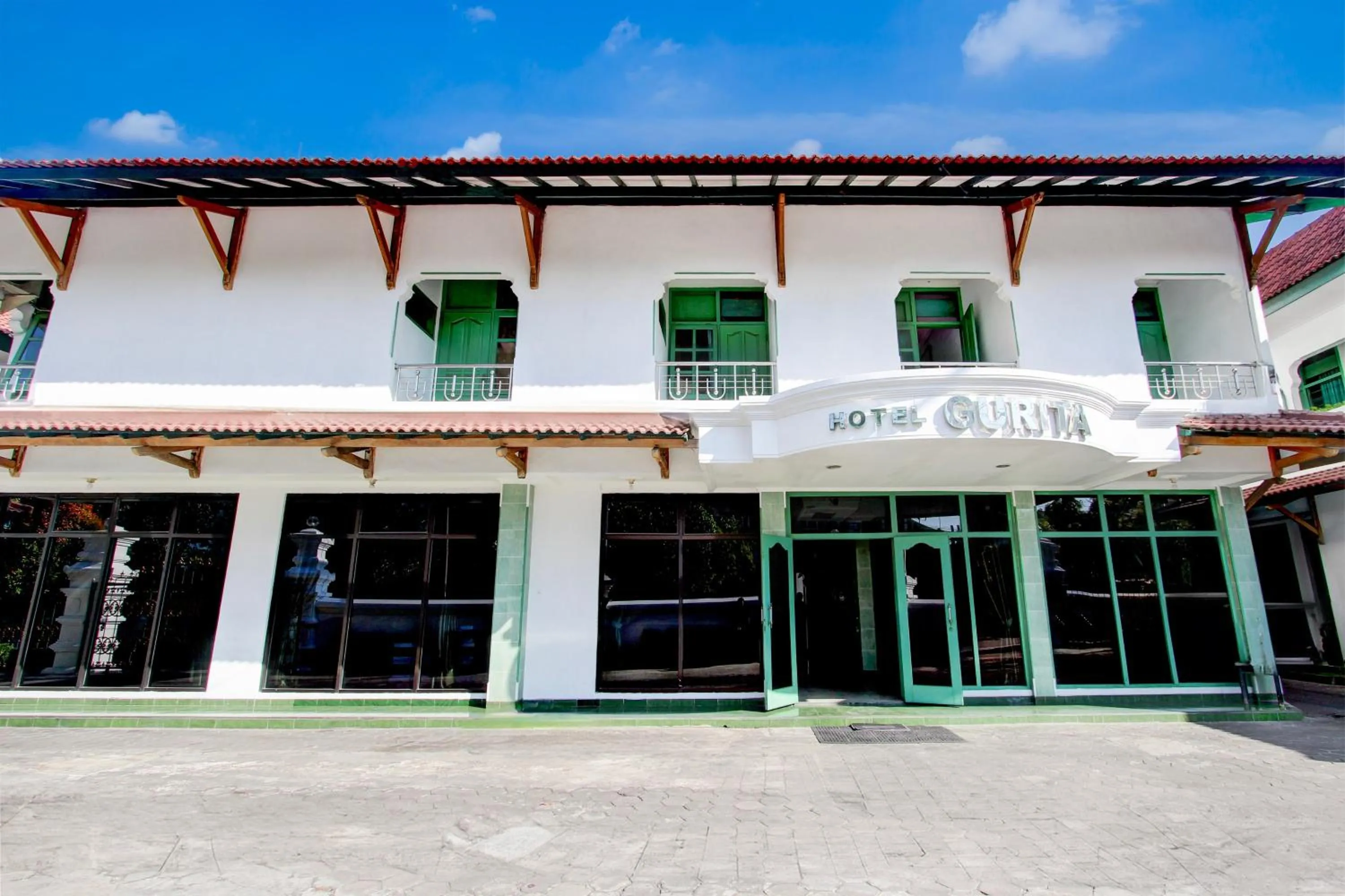 Facade/entrance in Hotel O Gurita