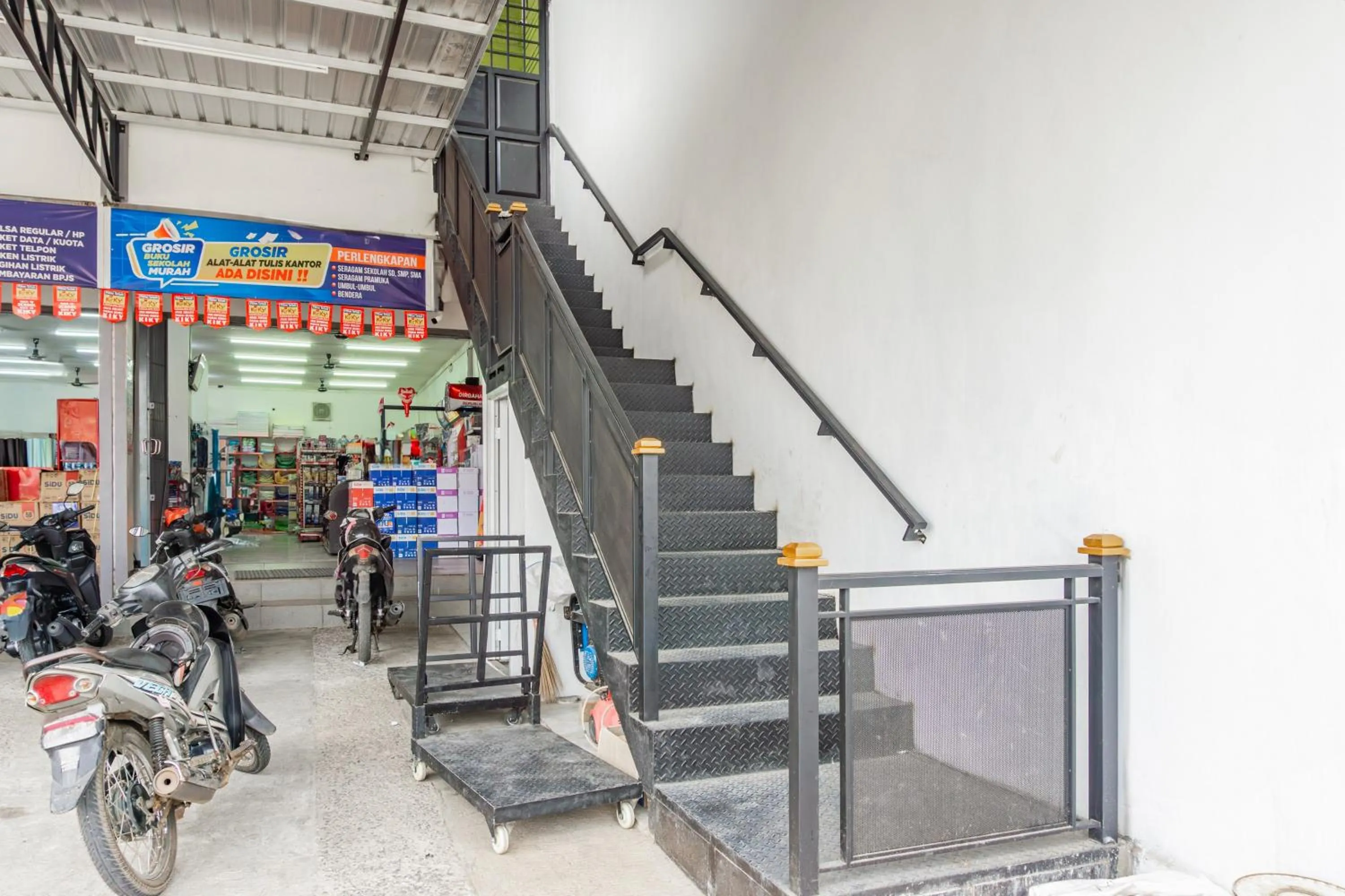 Facade/entrance in Hotel O Penginapan Kertajaya Syariah