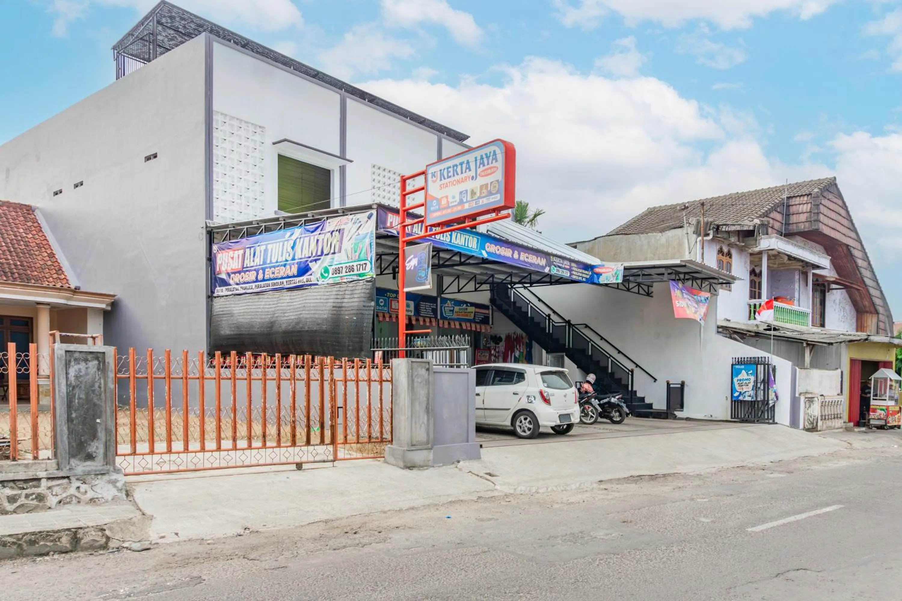 Property building in Hotel O Penginapan Kertajaya Syariah