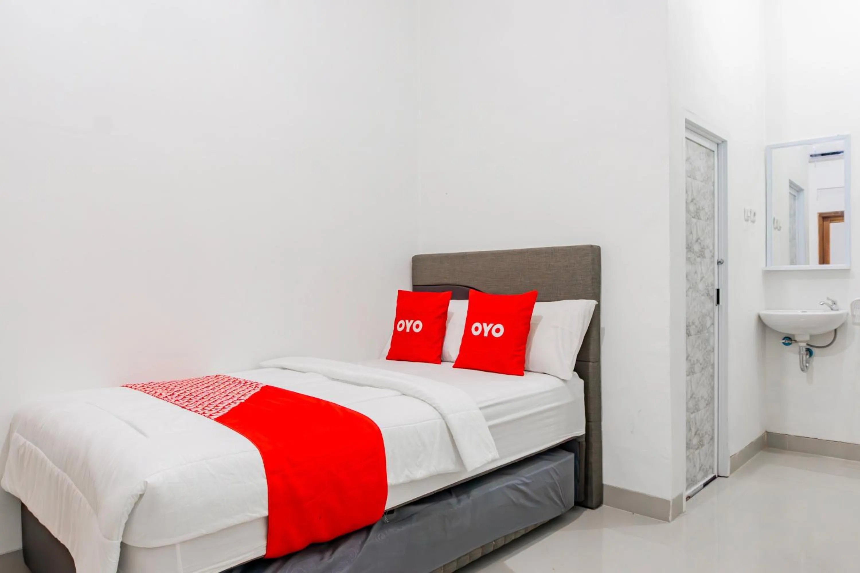 Bedroom, Bed in Hotel O Penginapan Kertajaya Syariah