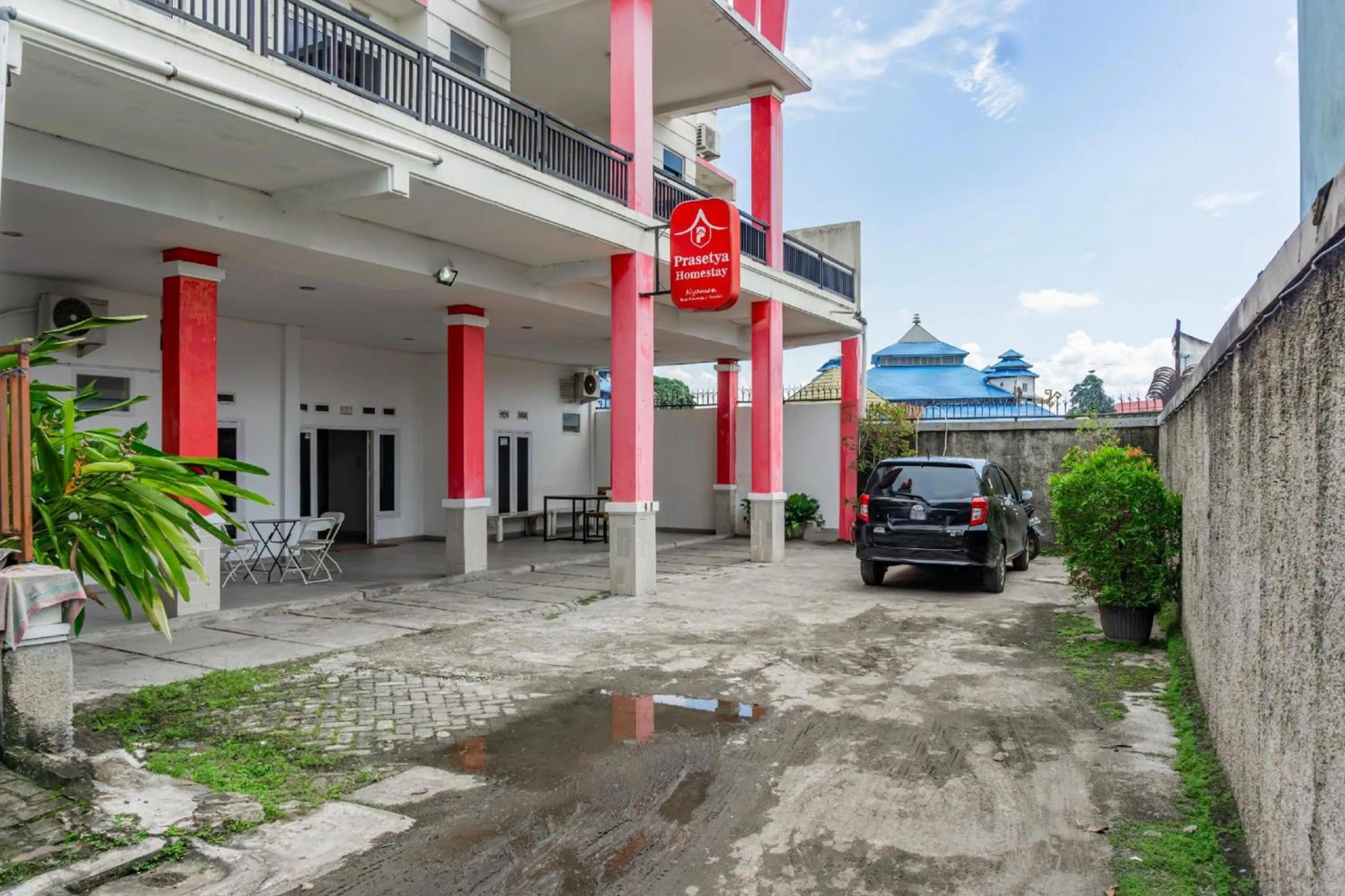 Facade/entrance in Hotel O Rajabasa Near Universitas Lampung Formerly Hotel Prasetya