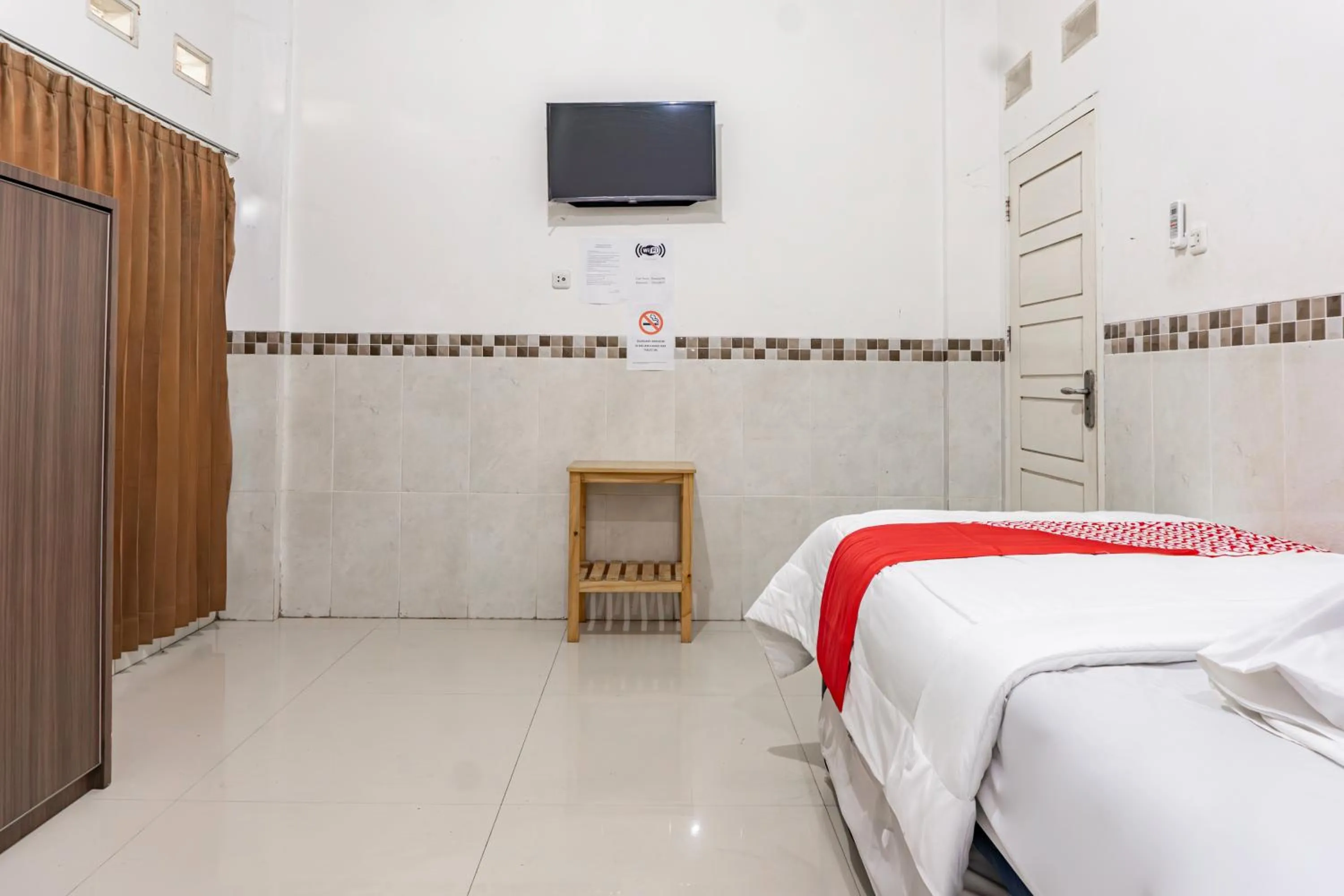 Photo of the whole room, Bed in Hotel O Rajabasa Near Universitas Lampung Formerly Hotel Prasetya