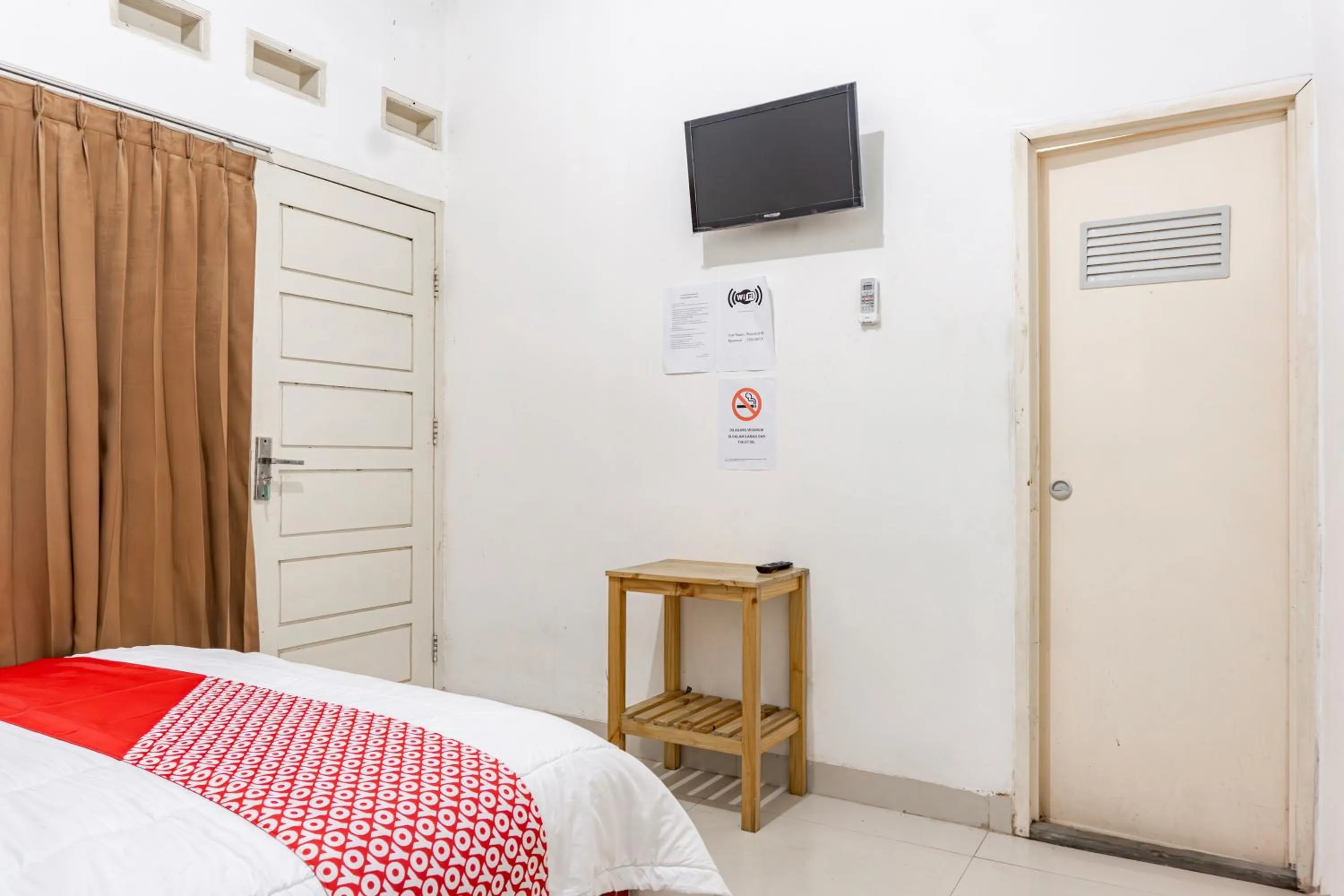 Photo of the whole room, Bed in Hotel O Rajabasa Near Universitas Lampung Formerly Hotel Prasetya