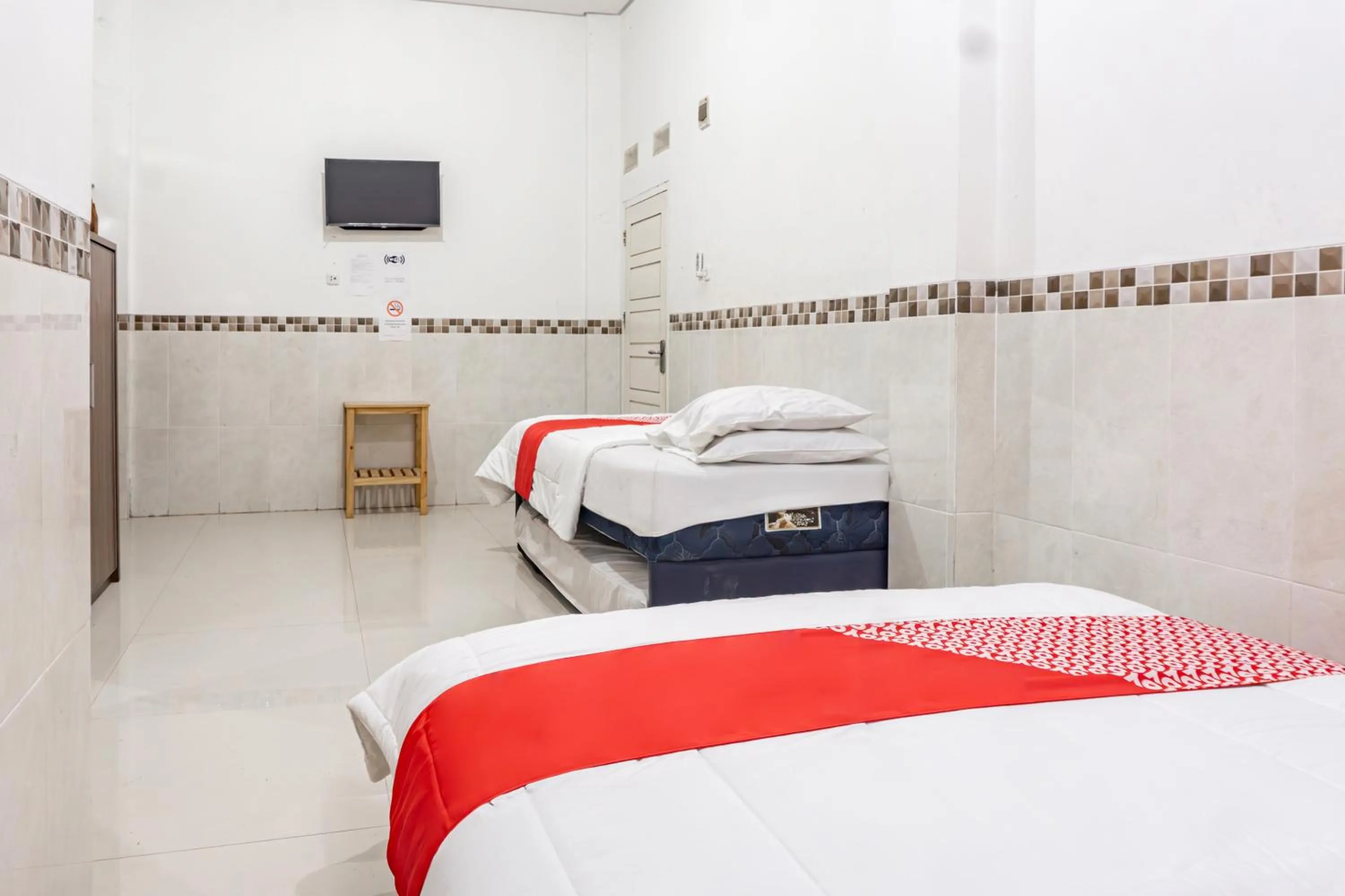 Photo of the whole room, Bed in Hotel O Rajabasa Near Universitas Lampung Formerly Hotel Prasetya