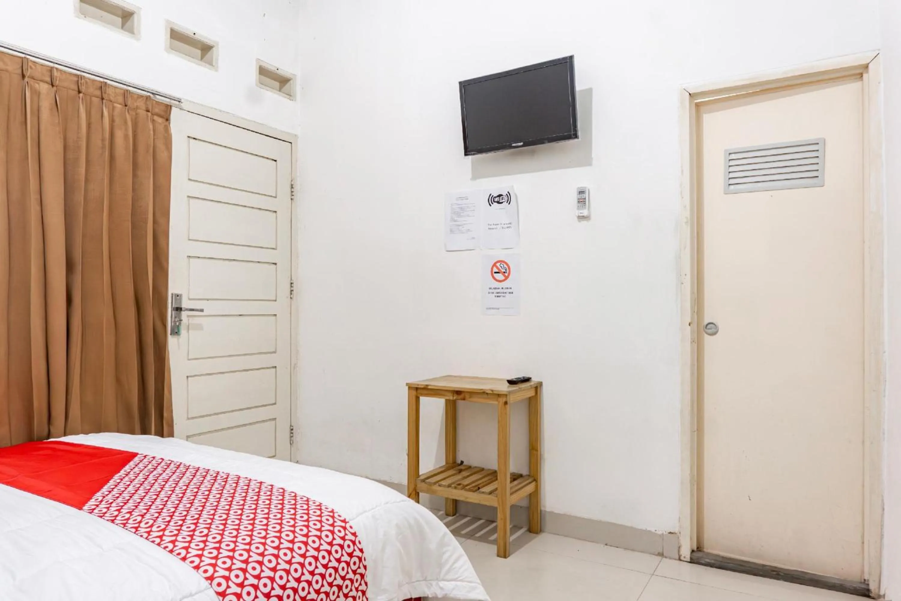 Photo of the whole room, Bed in Hotel O Rajabasa Near Universitas Lampung Formerly Hotel Prasetya