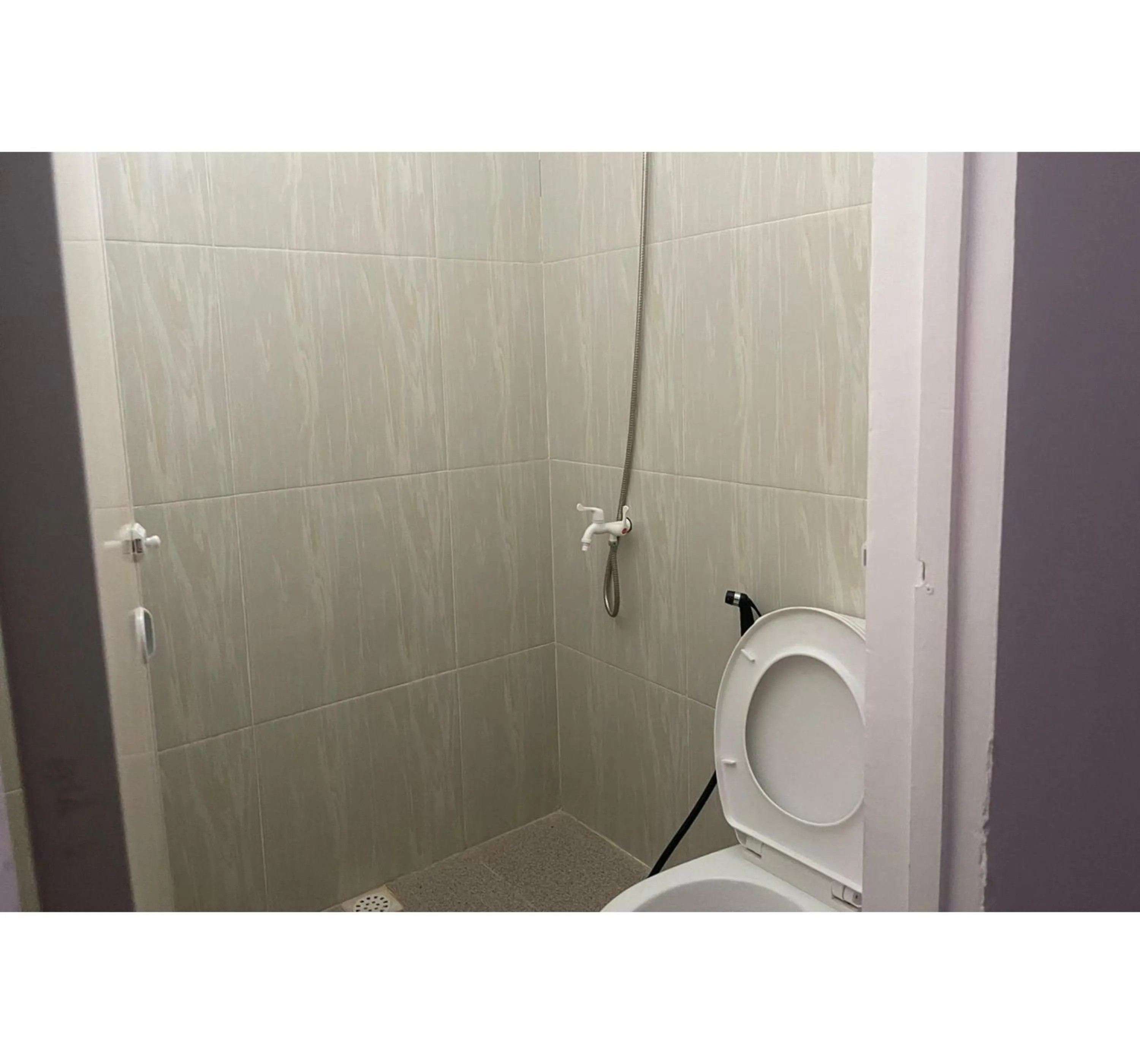 Bathroom in Hotel O Ratha Guest House Syariah