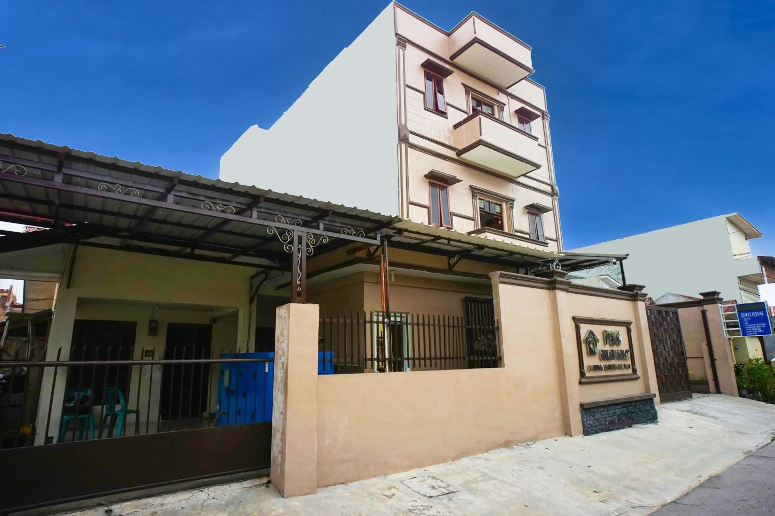 Facade/entrance in Hotel O P&g Guest House