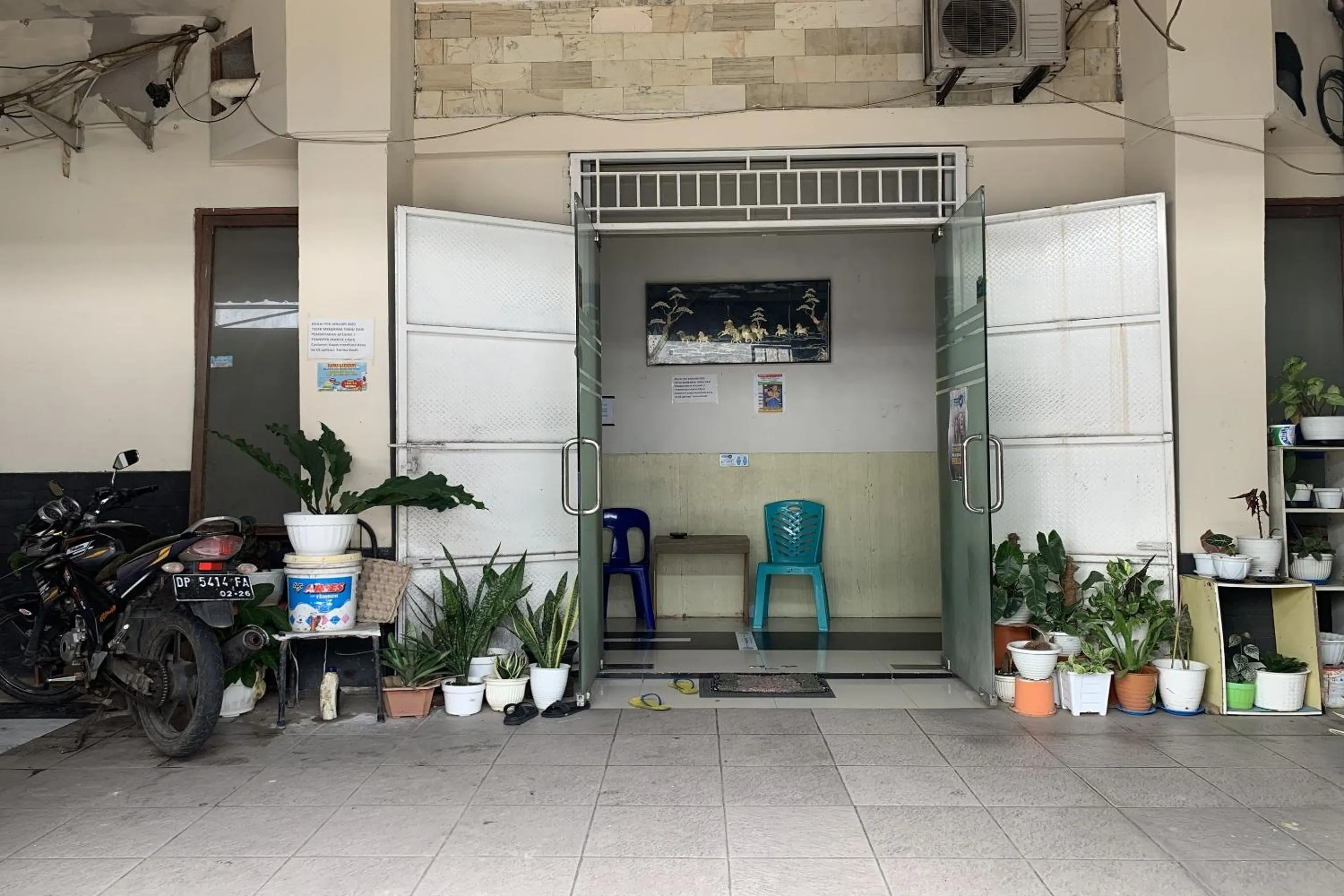 Facade/entrance in Hotel O Pondok Sahabat Vianty Near SDN Kampung Parang