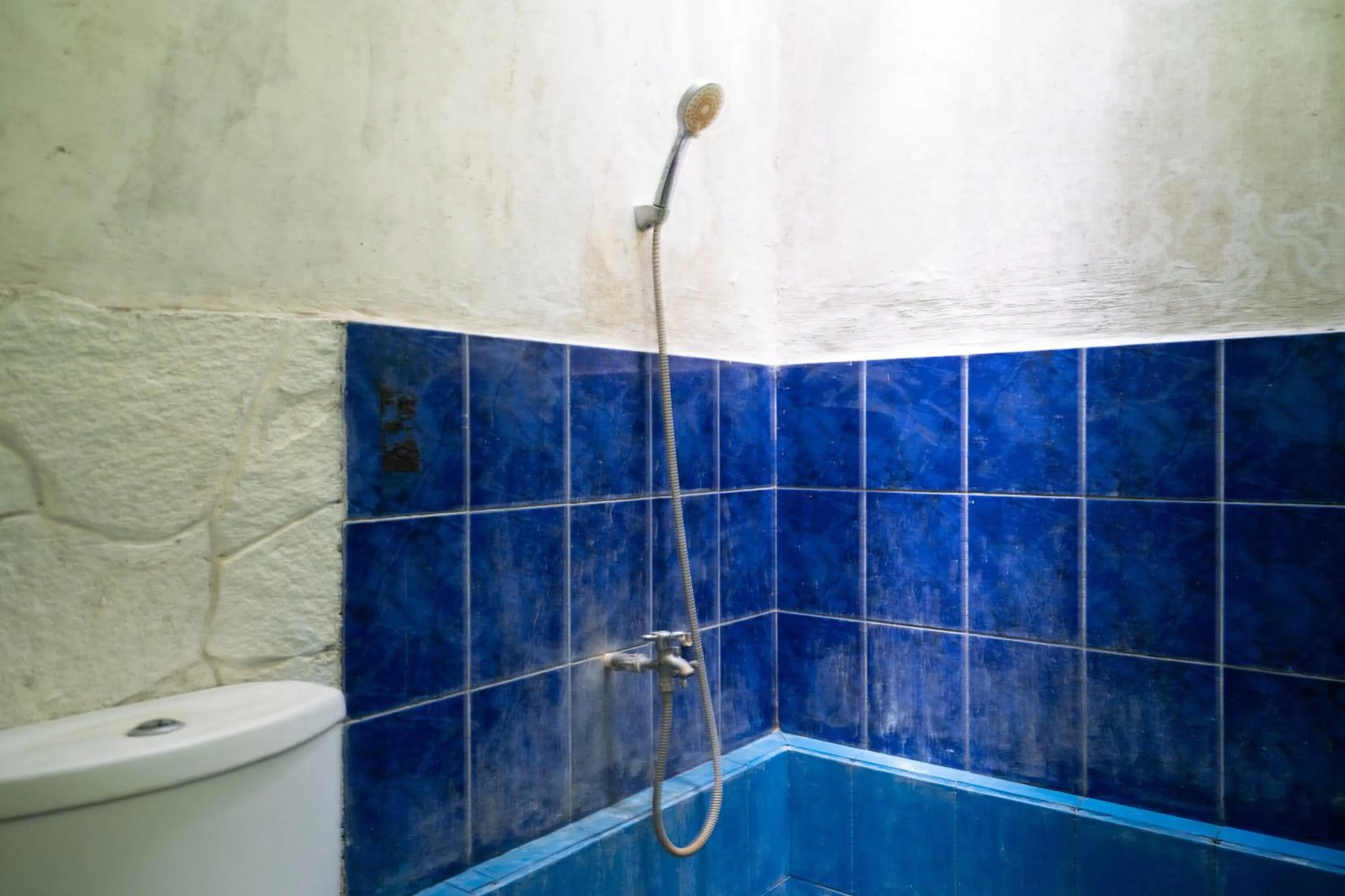 Bathroom in OYO 94118 Homestayque Syariah