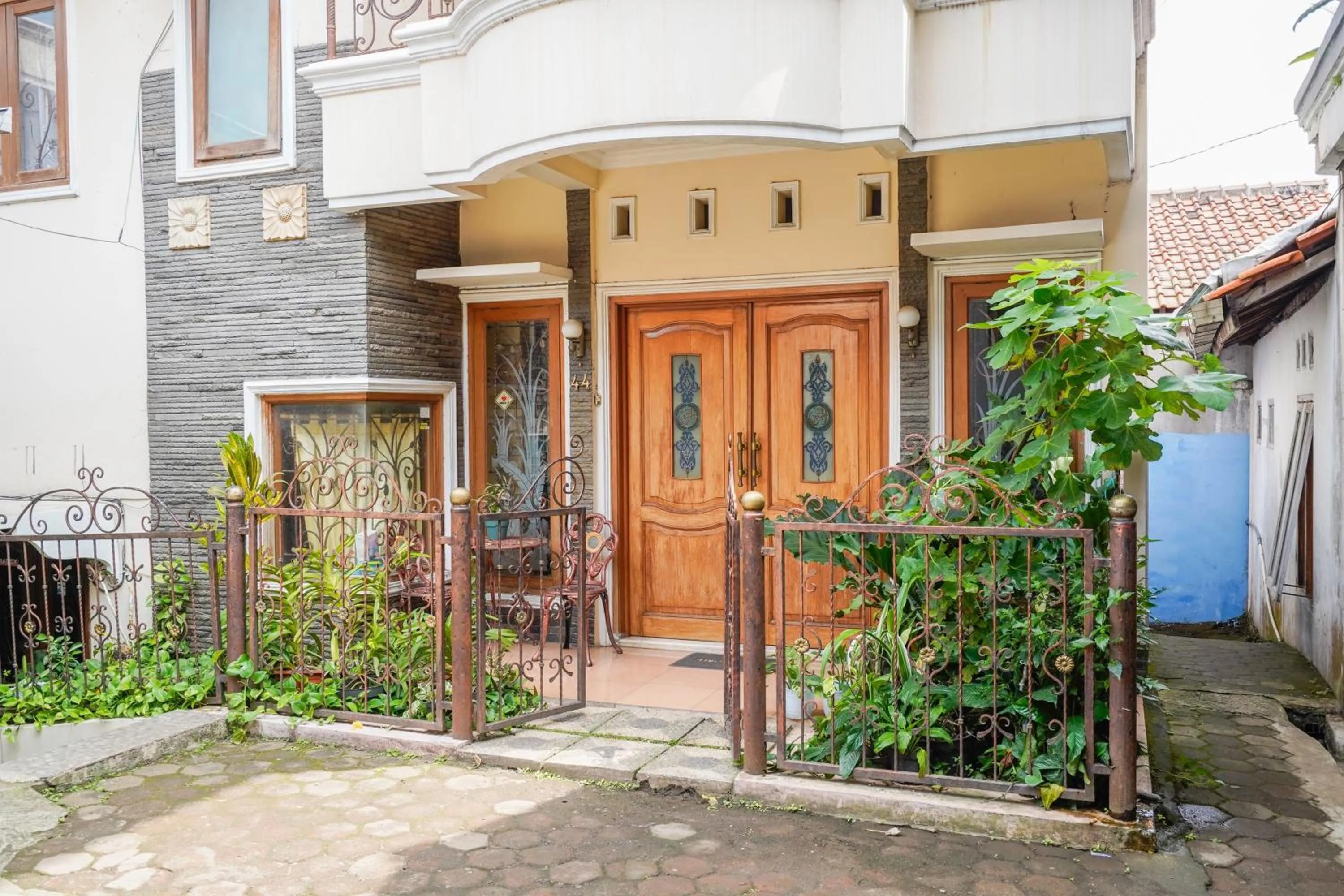 Facade/entrance in OYO 94118 Homestayque Syariah