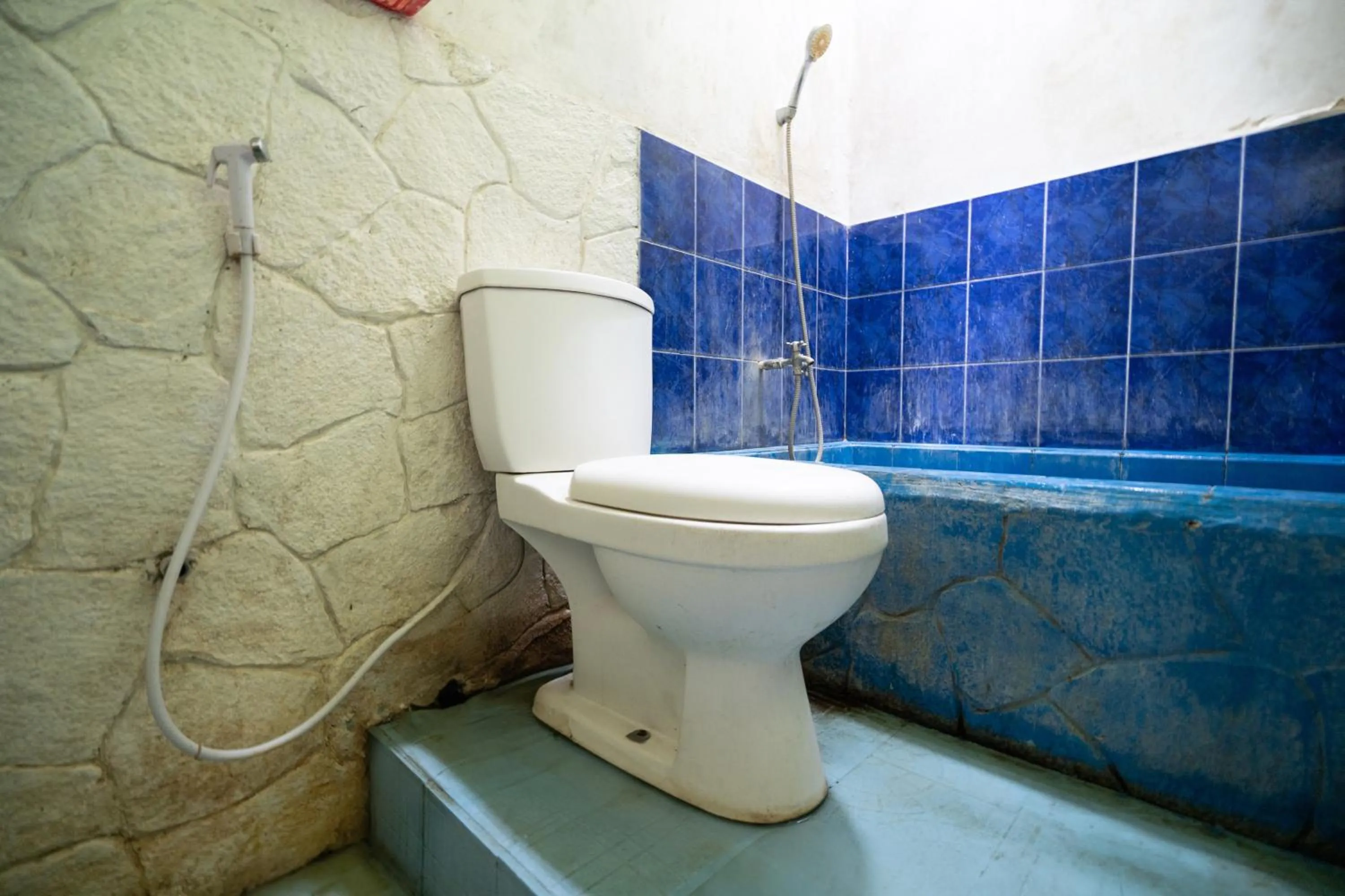 Bathroom in OYO 94118 Homestayque Syariah