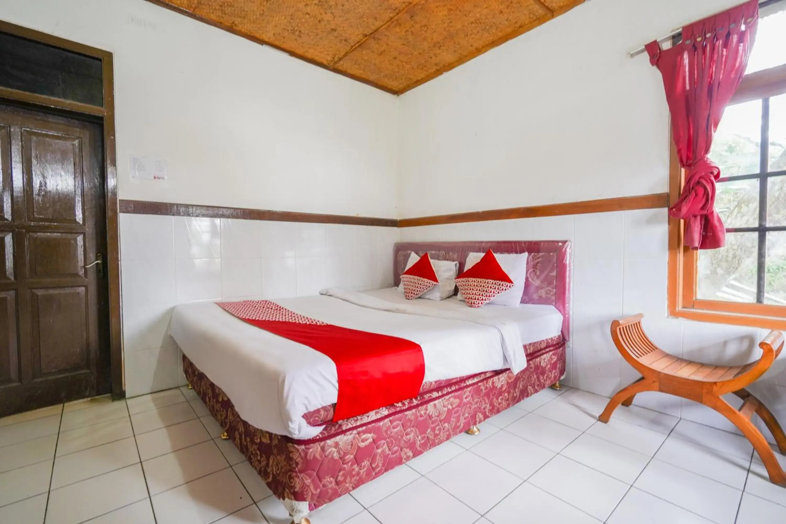 Deluxe King Room in OYO 94118 Homestayque Syariah Deluxe King Room in OYO 94118 Homestayque Syariah