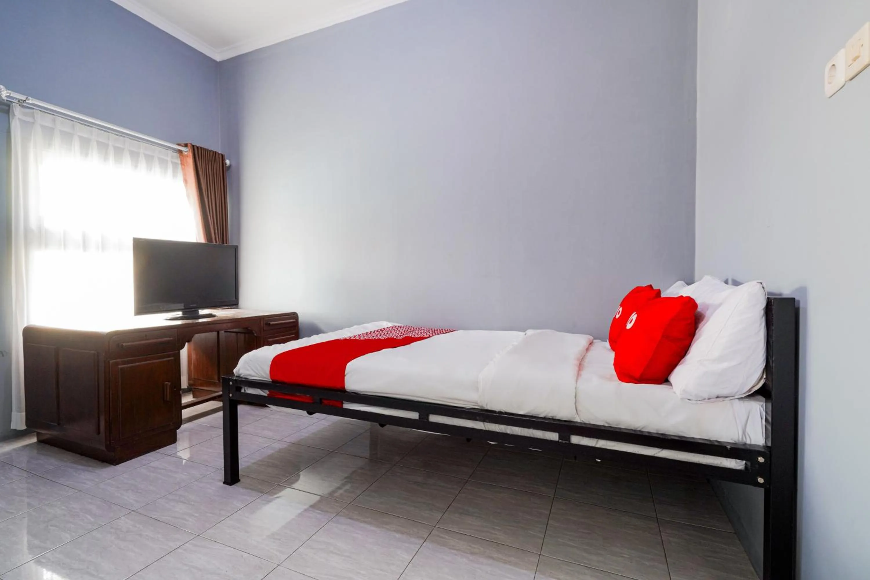 Bedroom, Bed in Hotel O Pdl Guest House Syariah