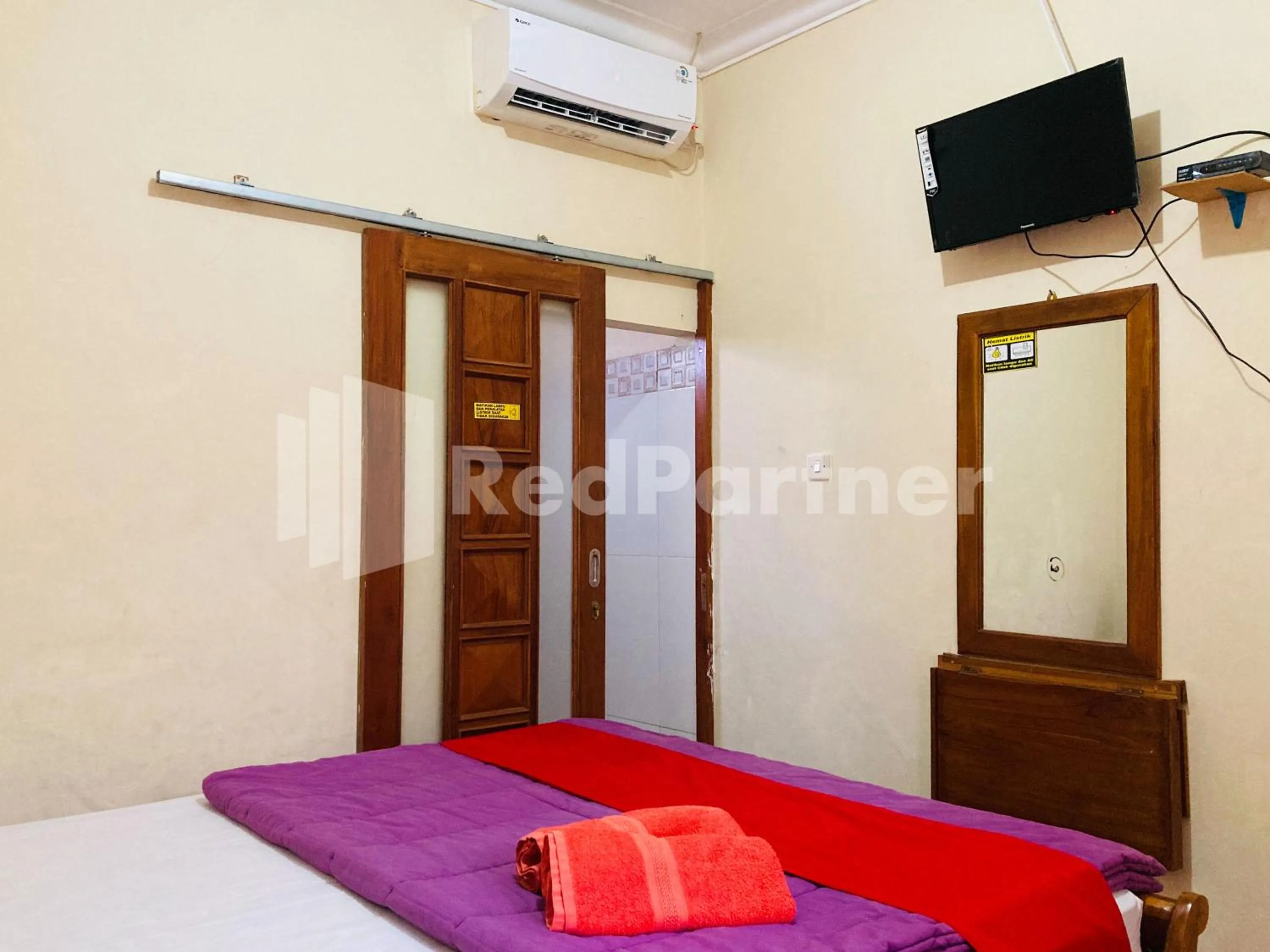 Bedroom, Bed in Sahil inn Syariah Prawirotaman RedPartner