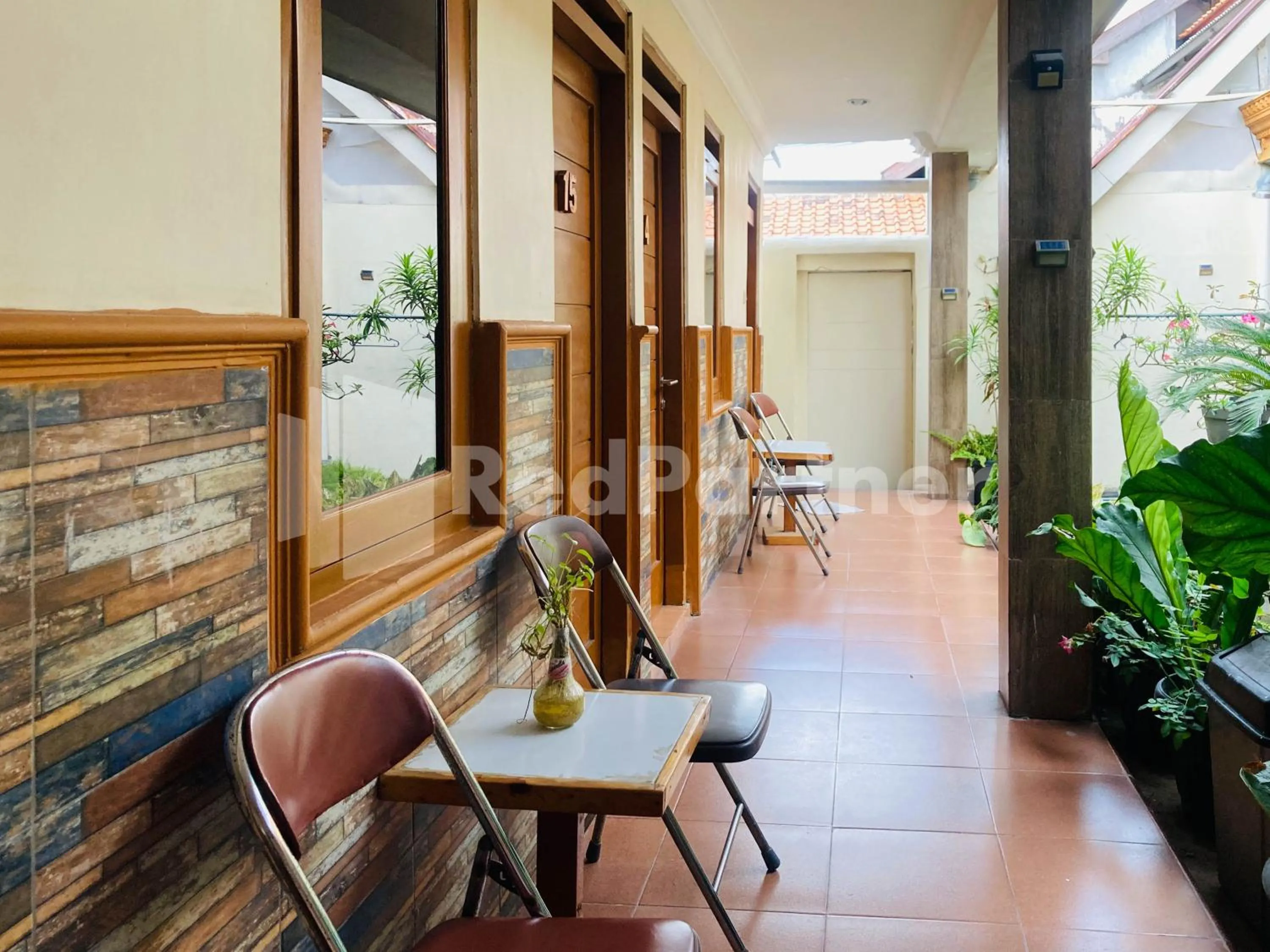 Seating area in Sahil inn Syariah Prawirotaman RedPartner