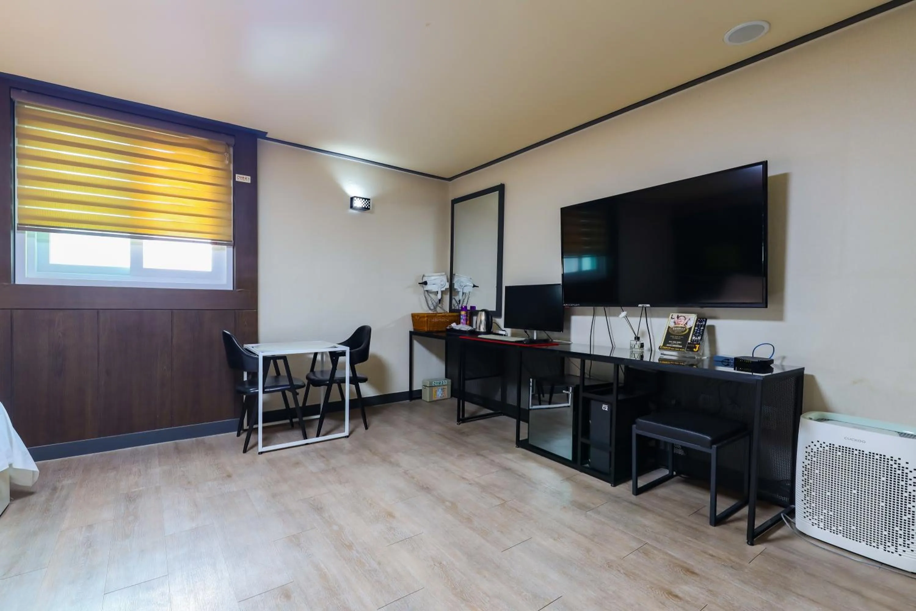 TV and multimedia in FromH J Hotel Osan