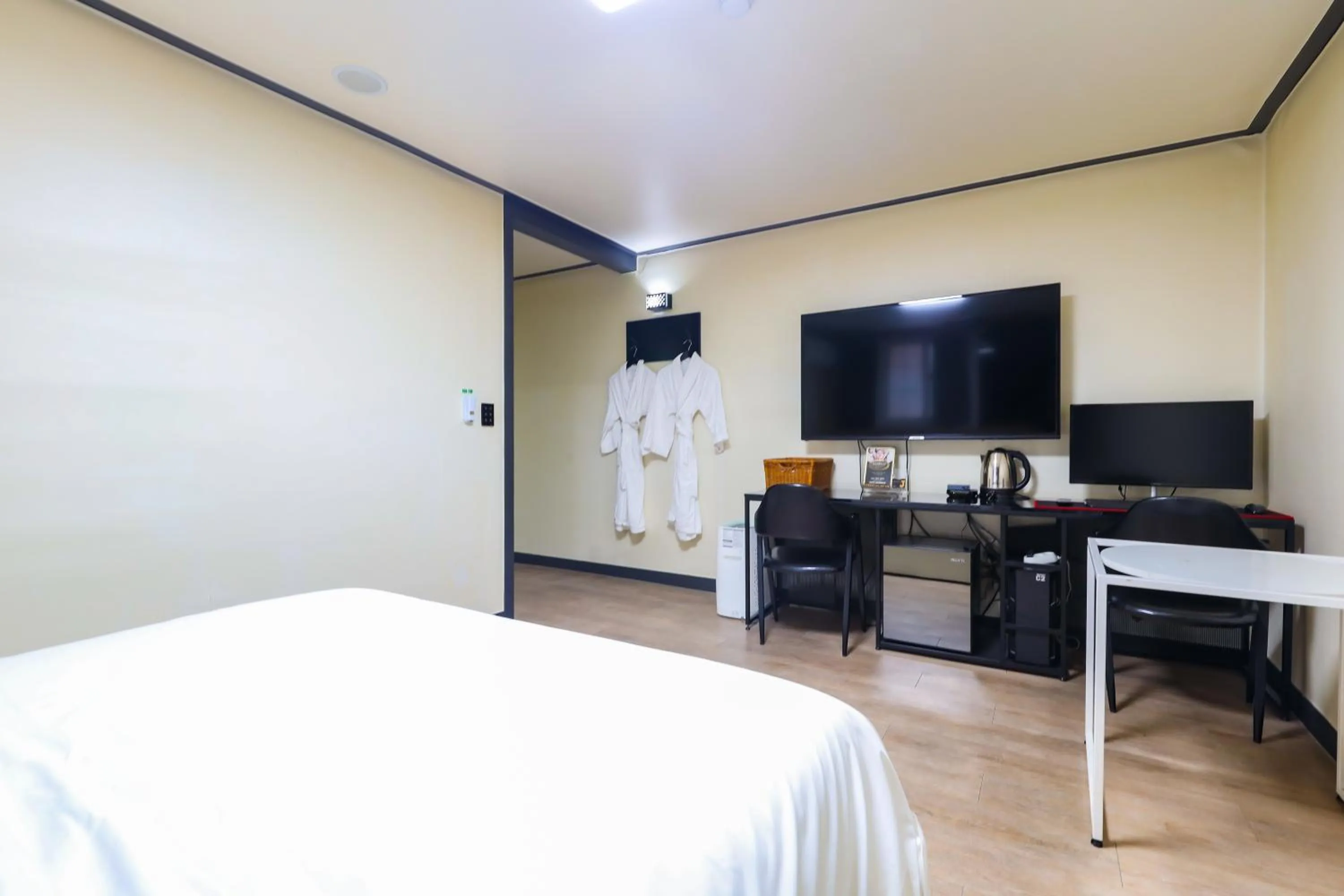 Bed in FromH J Hotel Osan