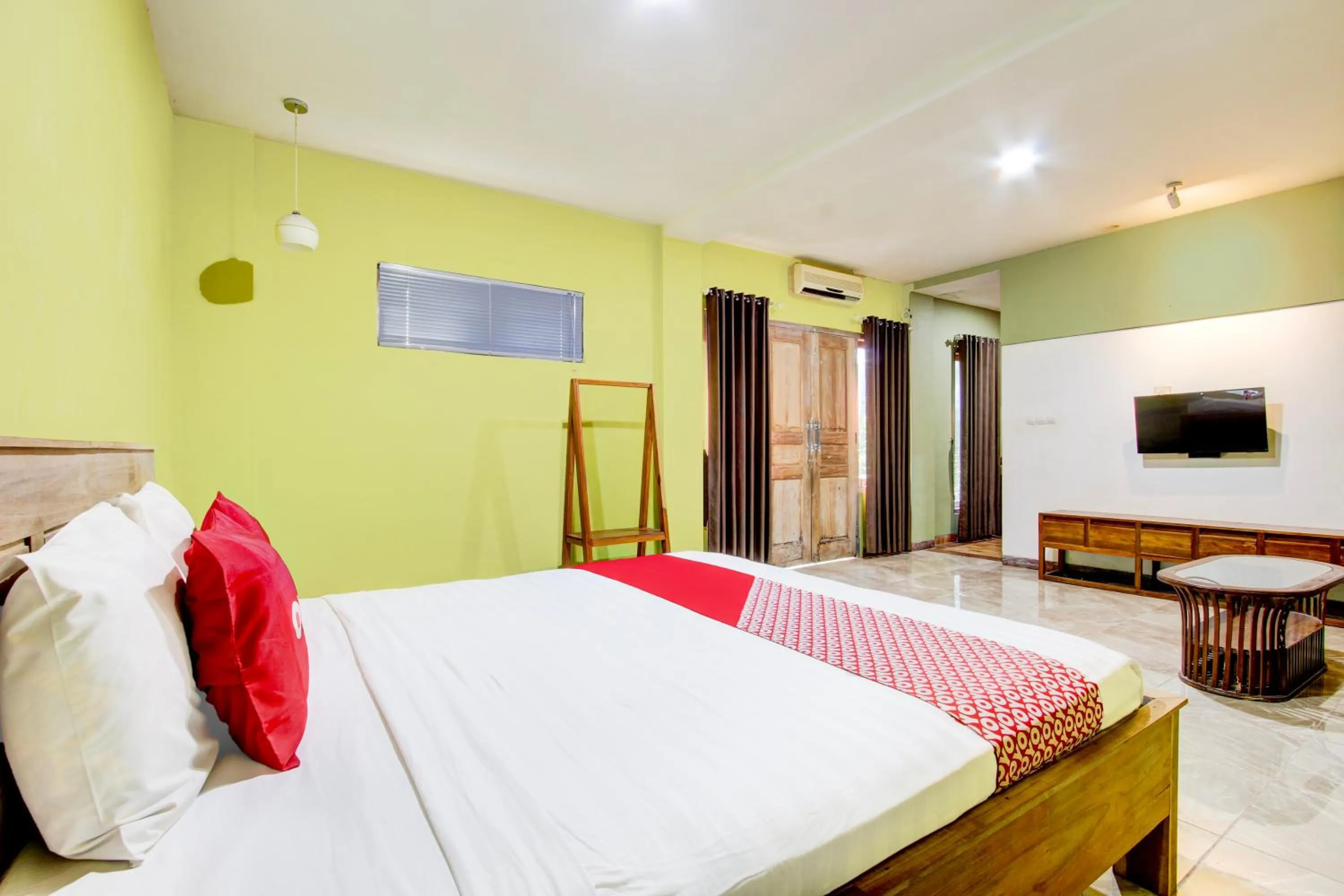 Bedroom, Bed in Hotel O Penginapan Viki Syariah