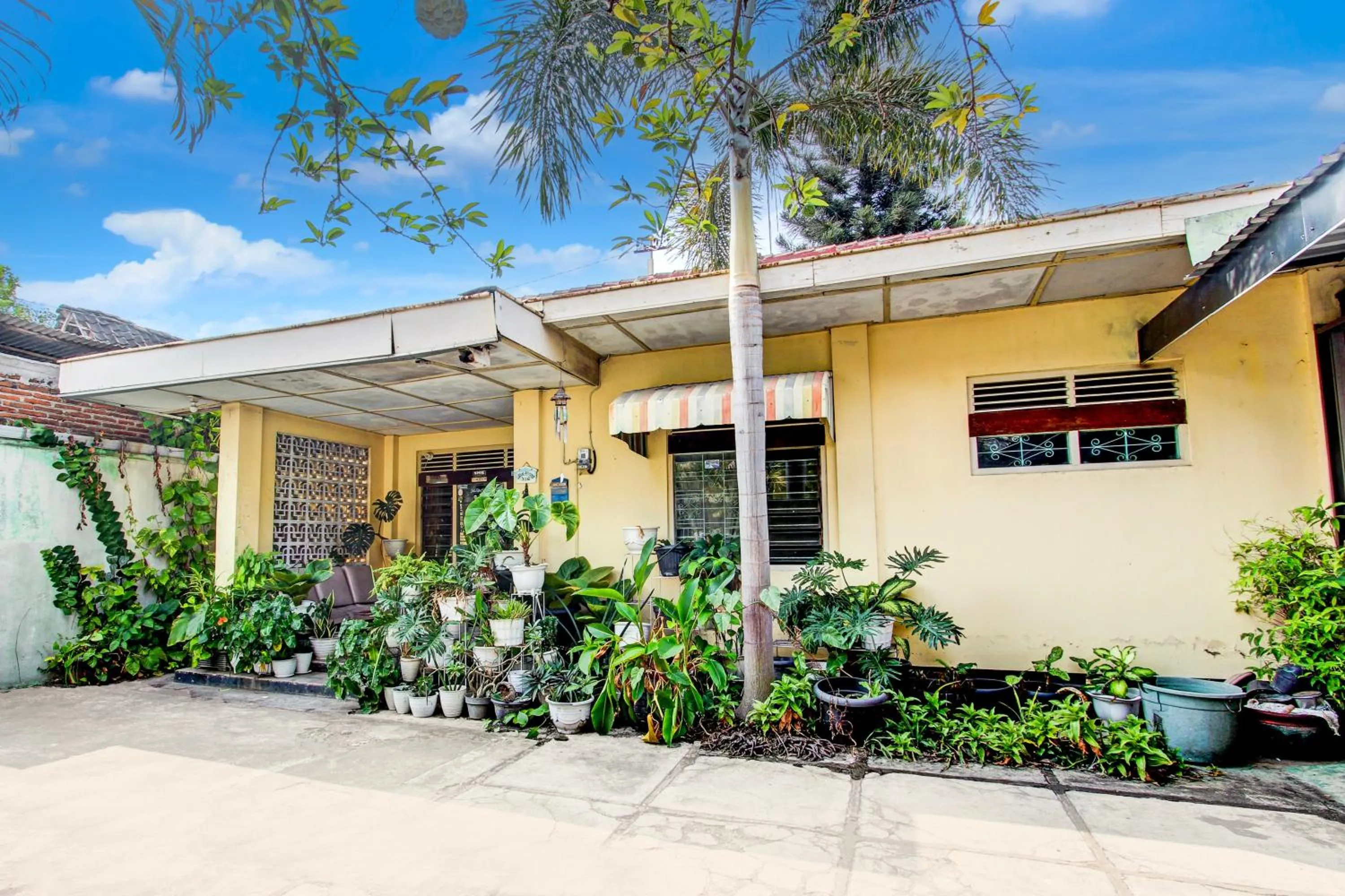 Facade/entrance in Hotel O Homestay Arva