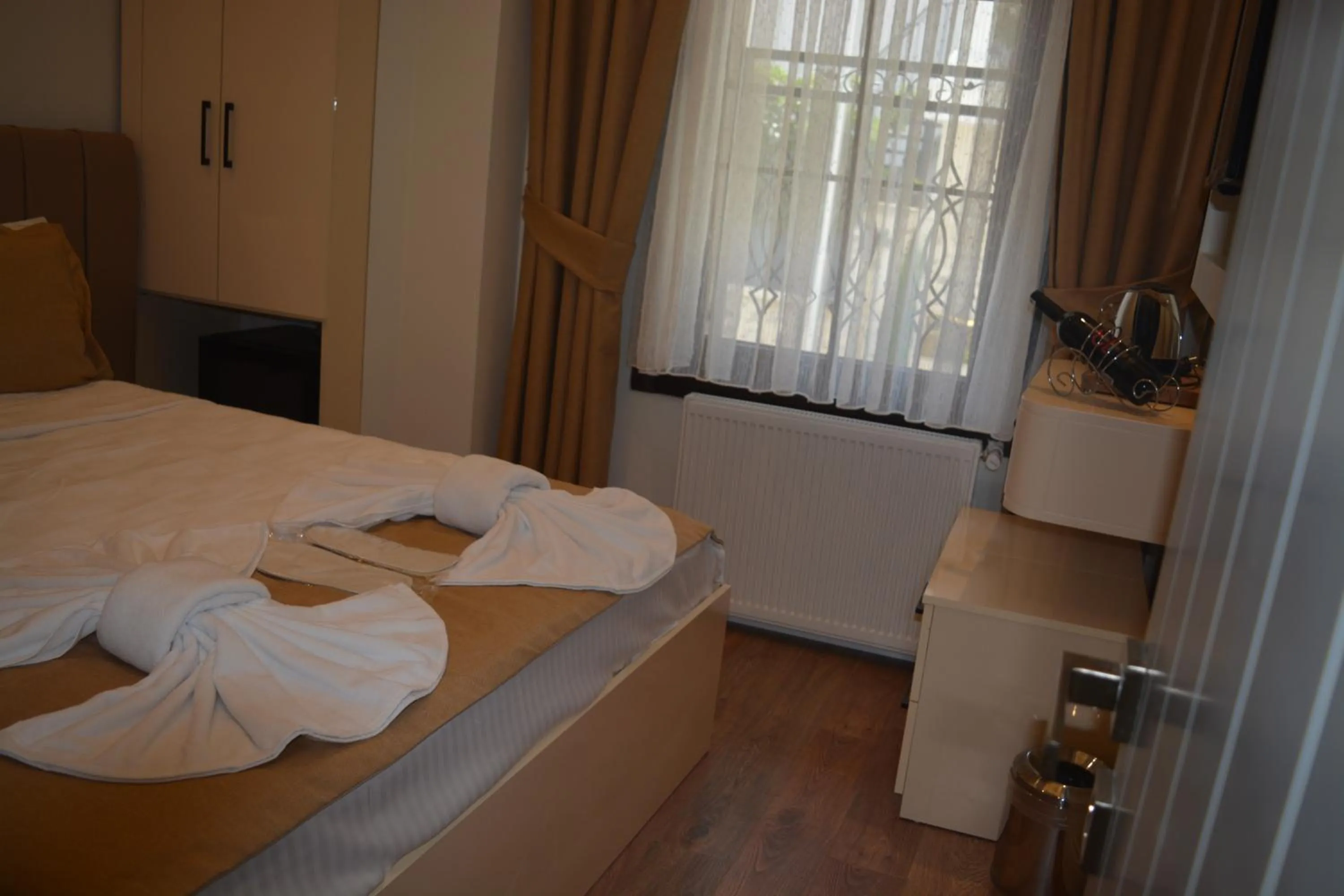 Bedroom, Bed in Garden Elisa Hotel