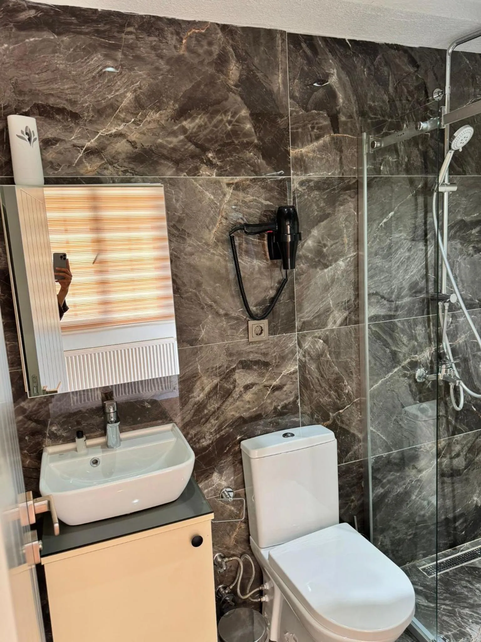 Shower in Garden Elisa Hotel