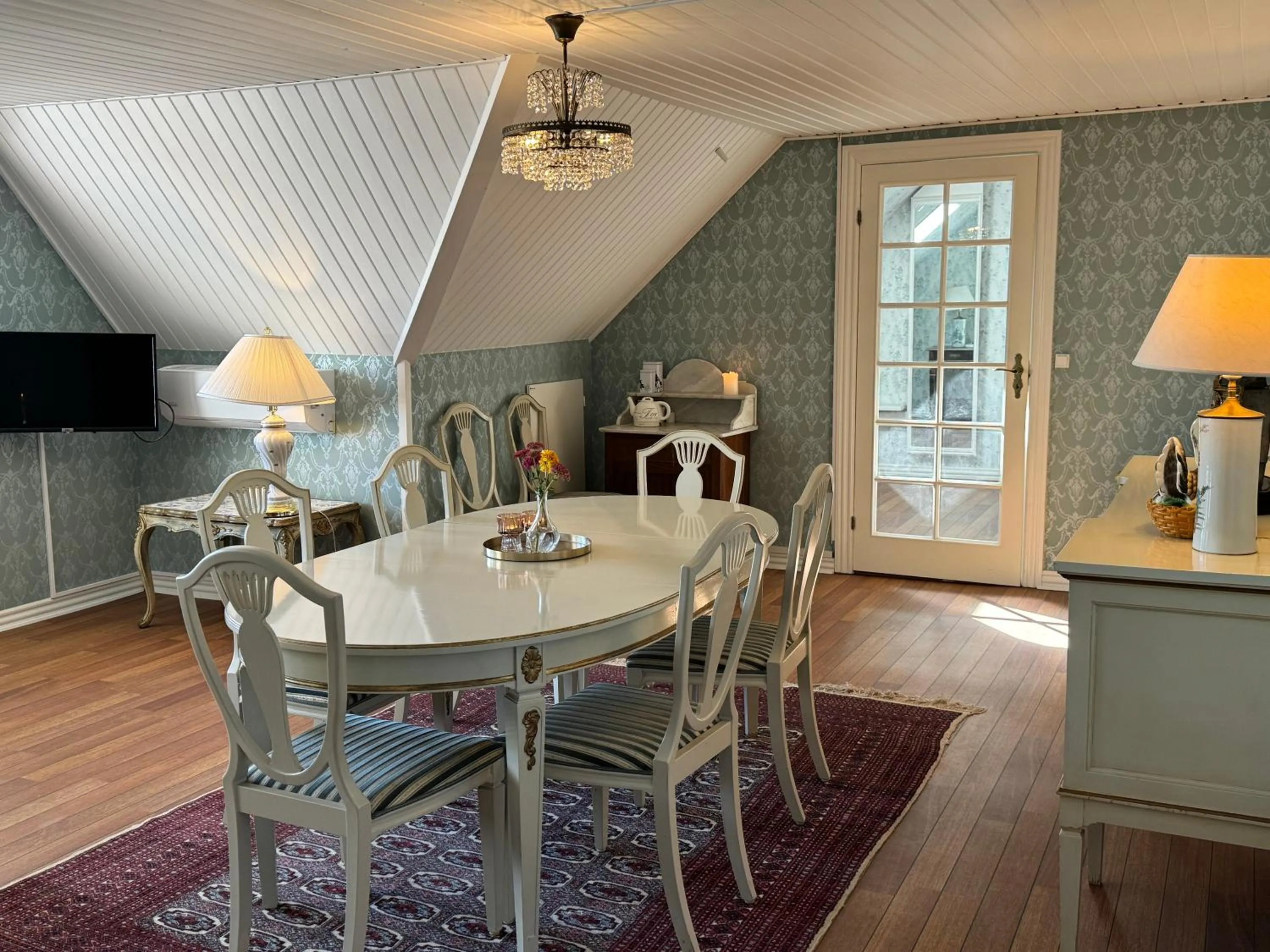 Communal lounge/ TV room in Rold Gl Kro