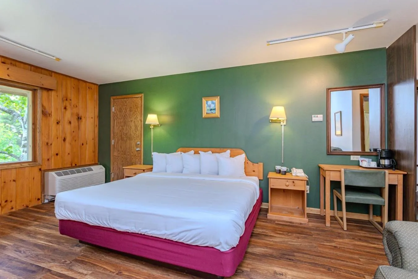 Living room, Bed in Holiday Acres Resort