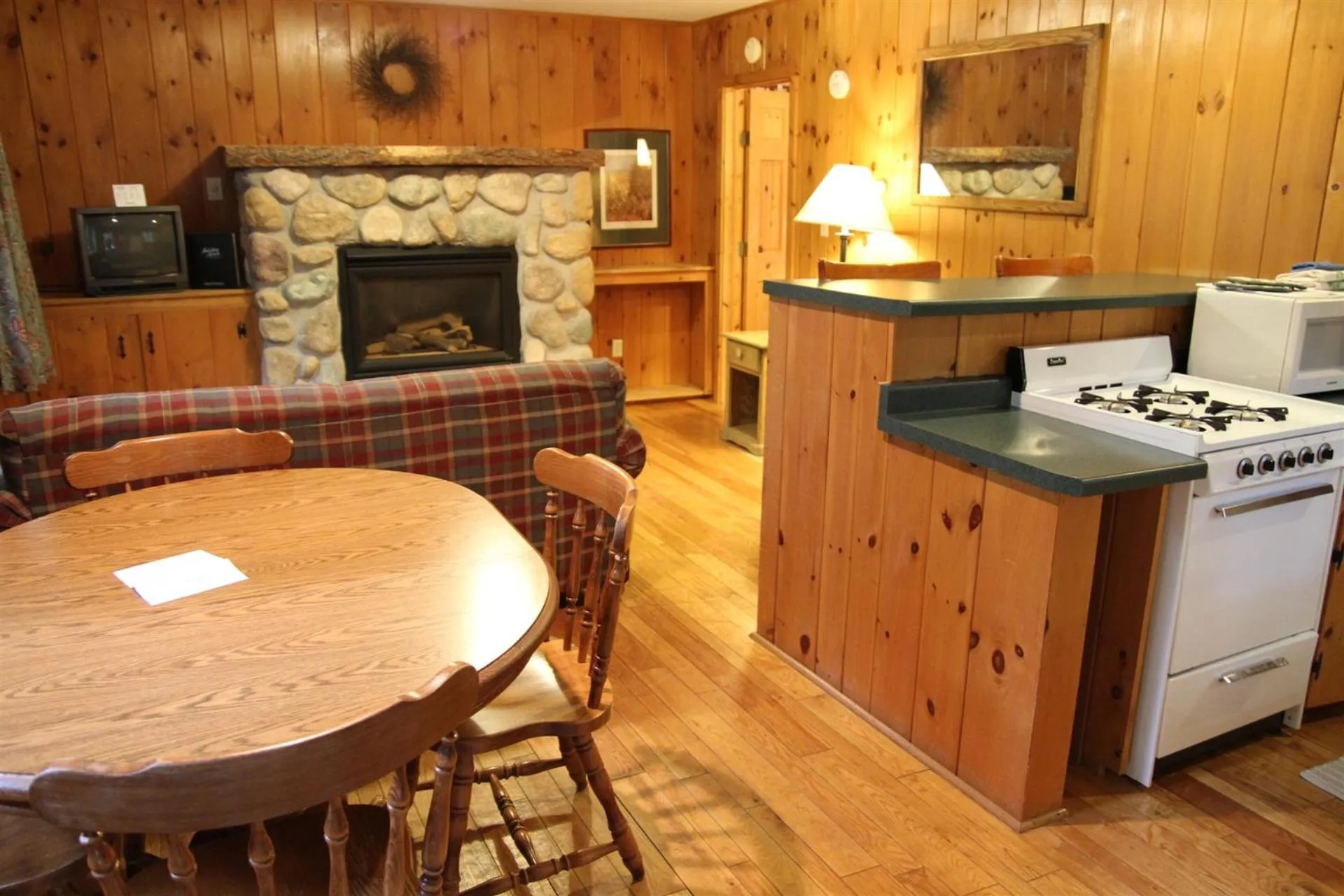 Kitchen or kitchenette in Holiday Acres Resort