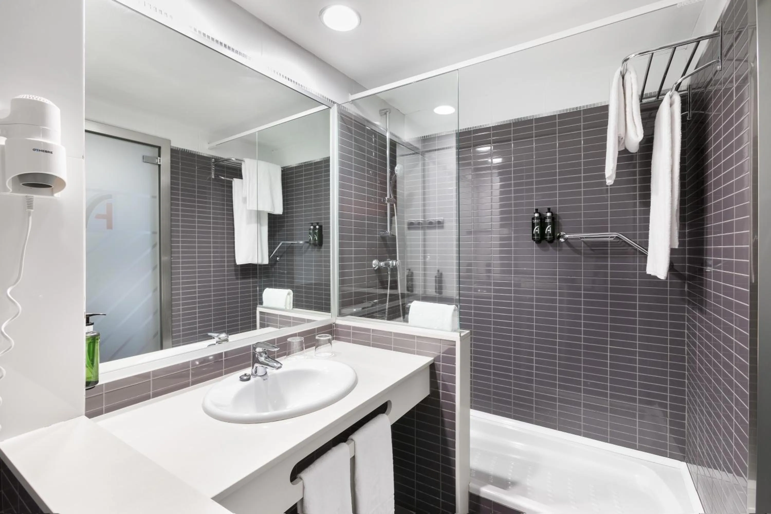 Bathroom in Alexandre FrontAir Congress