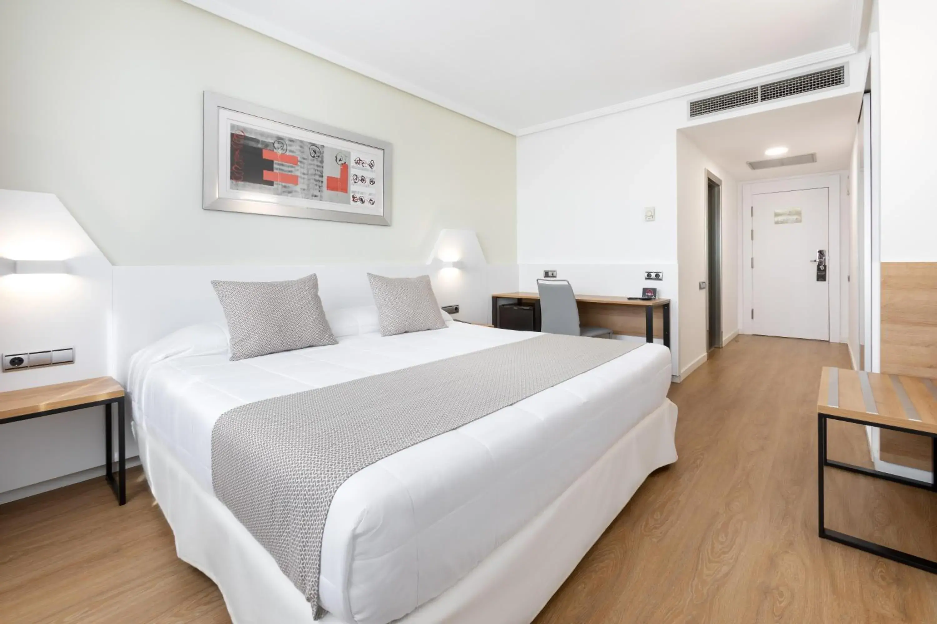 Photo of the whole room, Bed in Alexandre FrontAir Congress Photo of the whole room, Bed in Alexandre FrontAir Congress